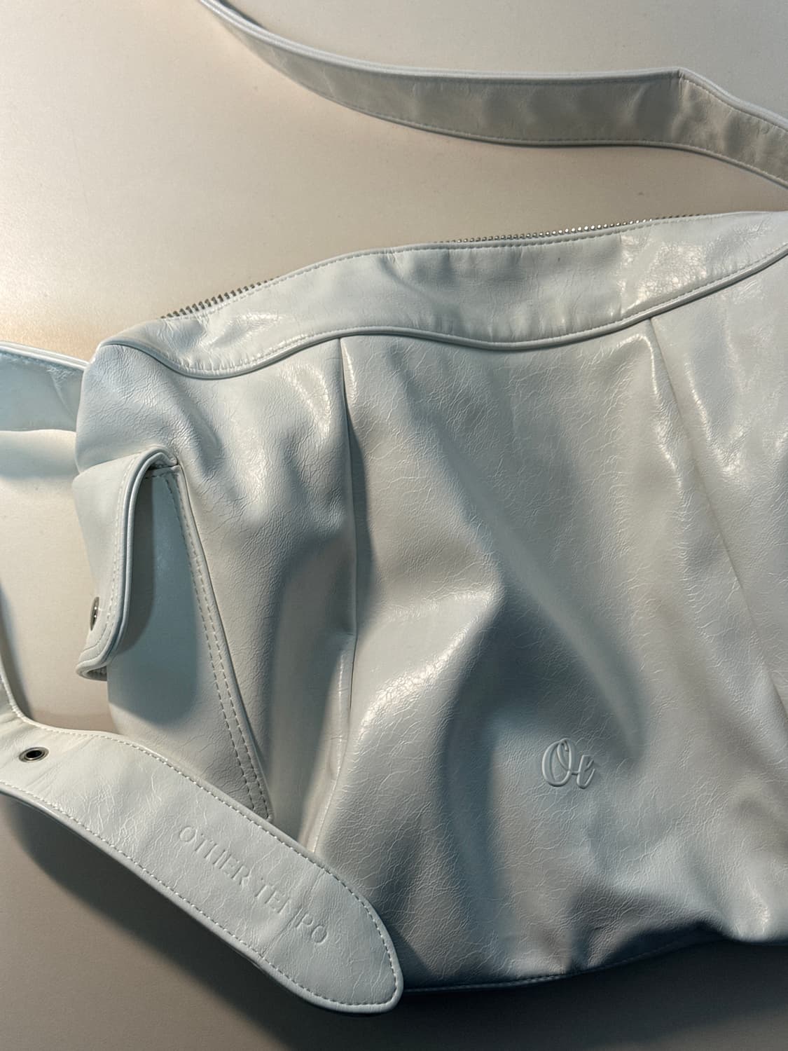 아더템포 몰토백 화이트 상품이미지2