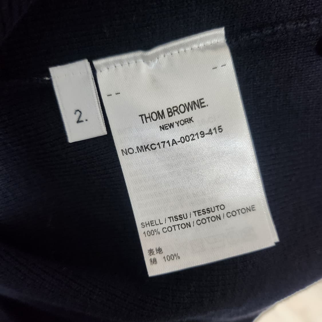 톰브라운 밀라노스티치 금장 가디건 신형
사이즈 2 / 사용감 적음 상품이미지3