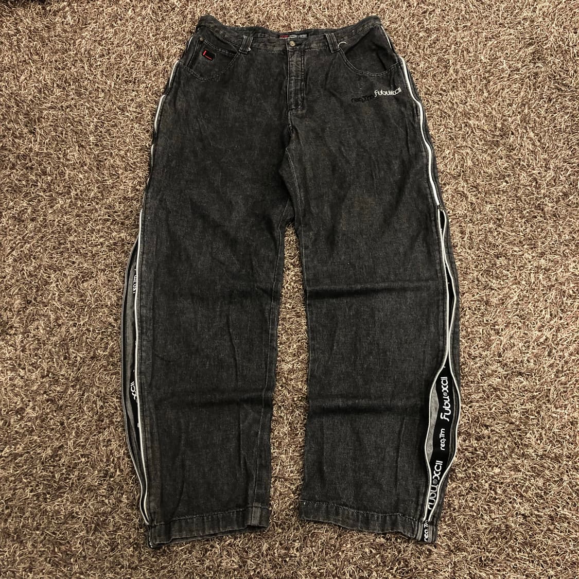 후부 사이드 지퍼 오픈 테이프 로고 와이드 데님 팬츠 상품이미지1