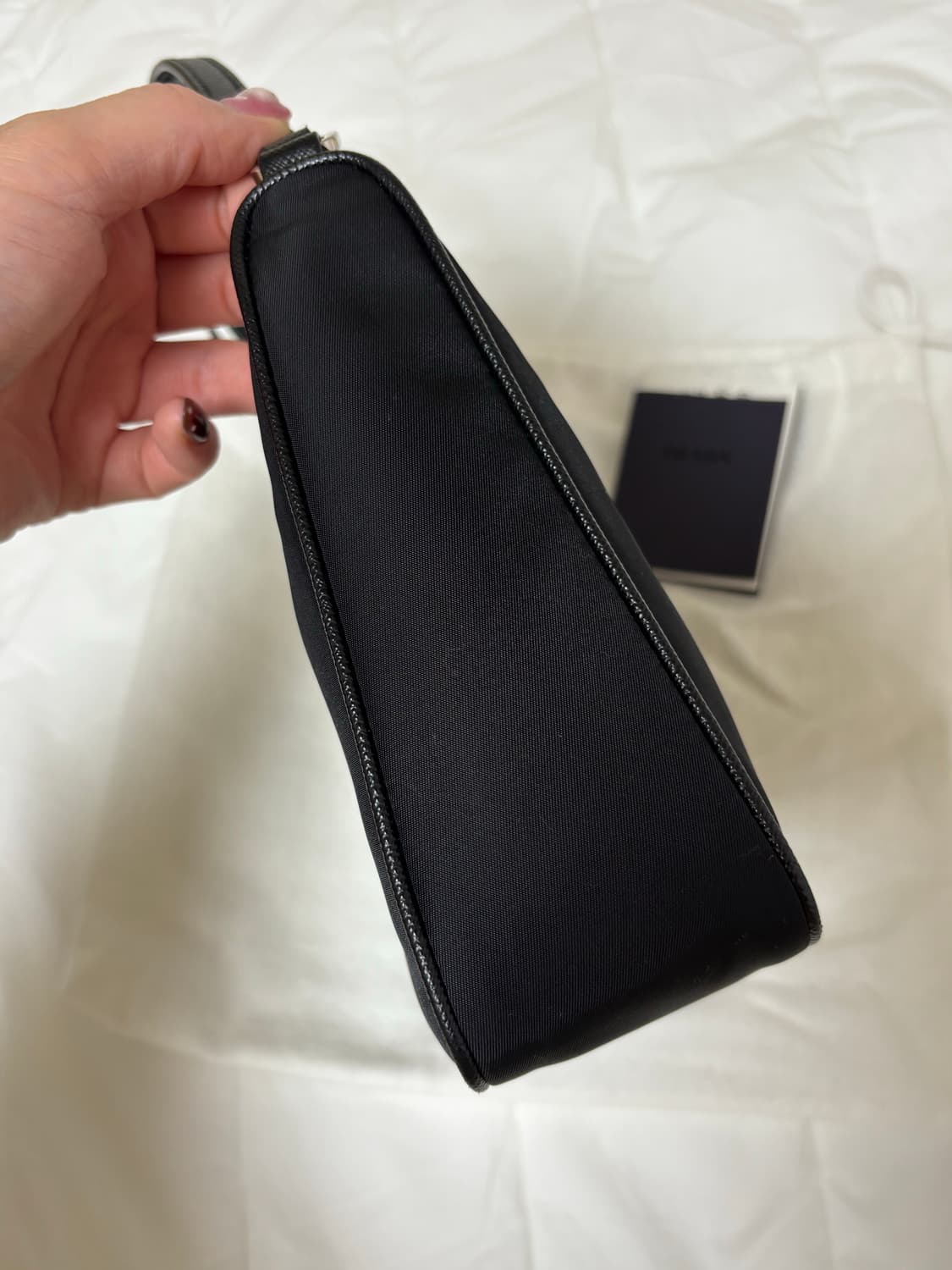 프라다 리에디션 2005 리나일론 호보백 사피아노 블랙 상품이미지5