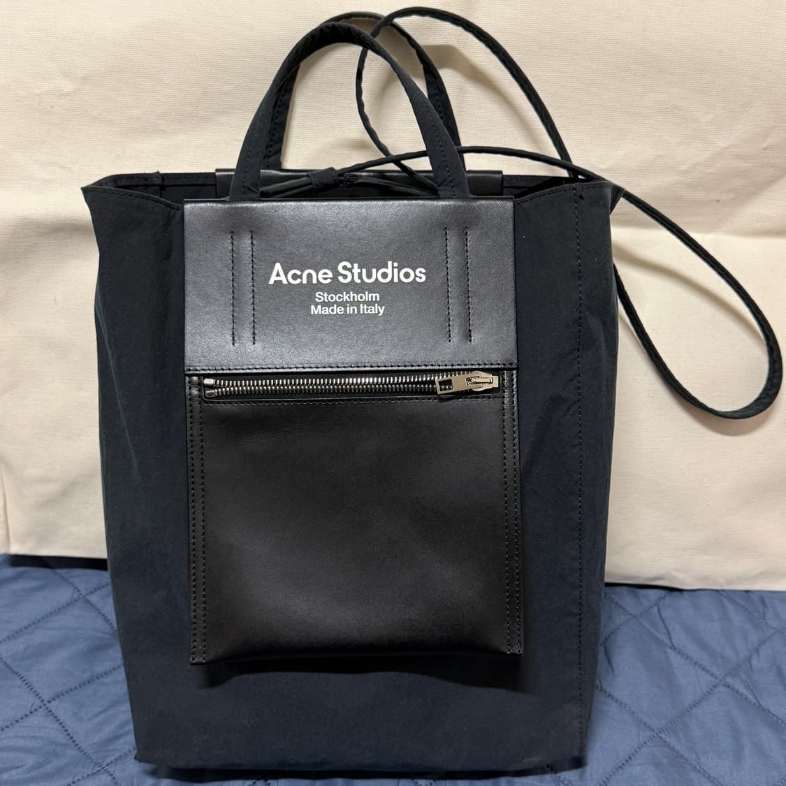 21FW 아크네 스튜디오 베이커 아웃 토트백 블랙 상품이미지3