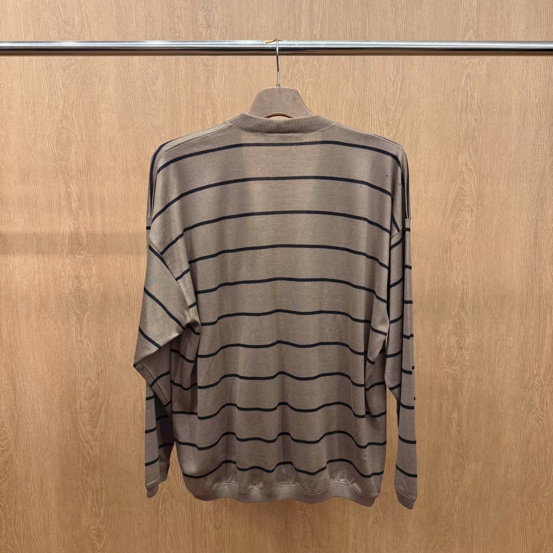 지방시 파리 스트라이프 패턴 브이넥 가디건 골드 버튼 디테일 브라운 상품이미지3