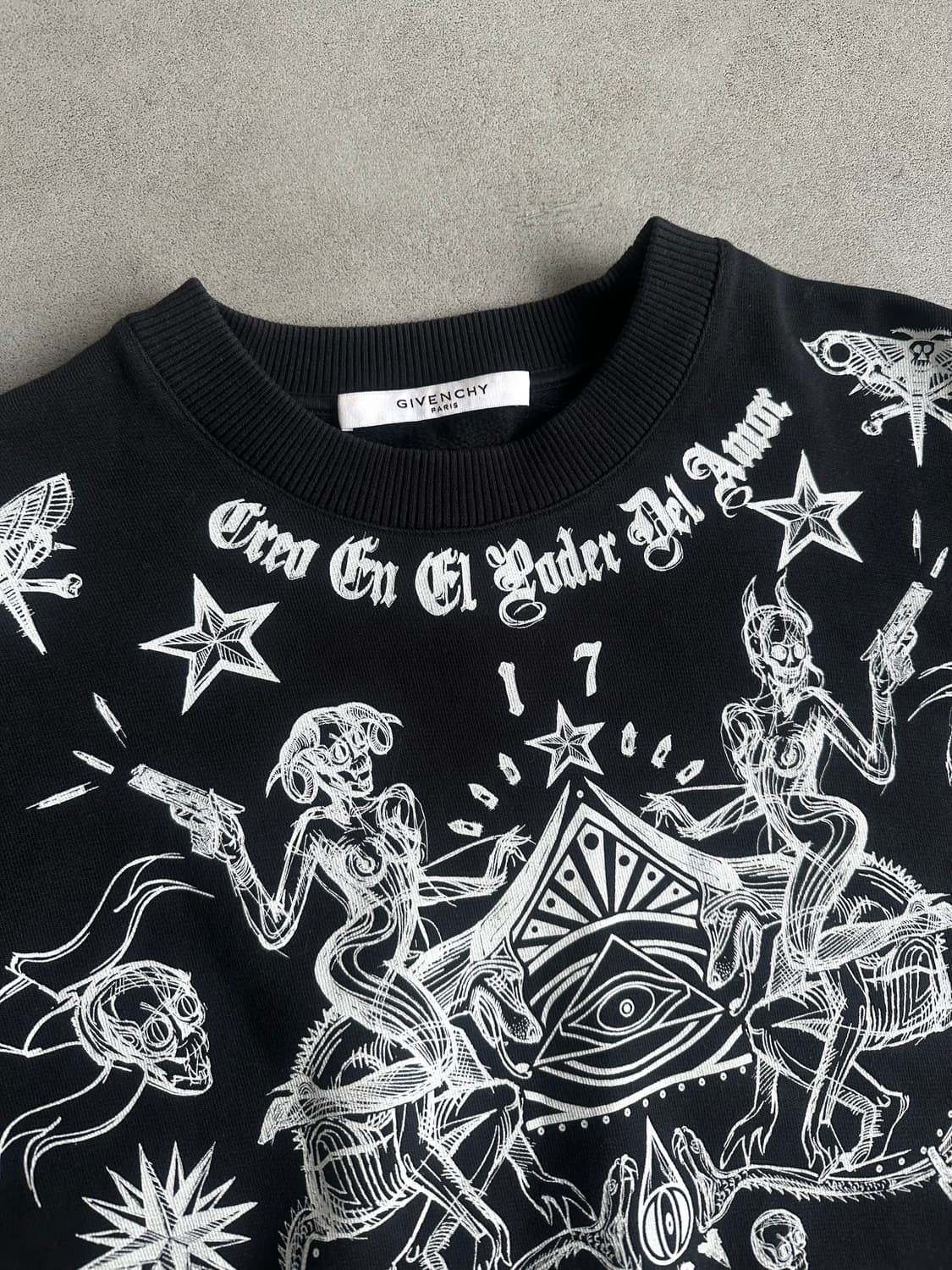 지방시 블랙스쿨 타투 올오버 맨투맨 상품이미지3