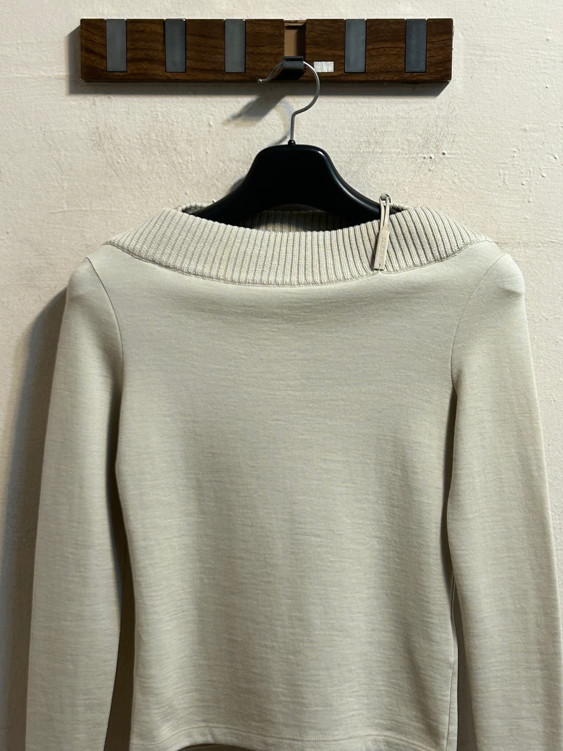 로에베 립 카라 니트 탑 상품이미지2