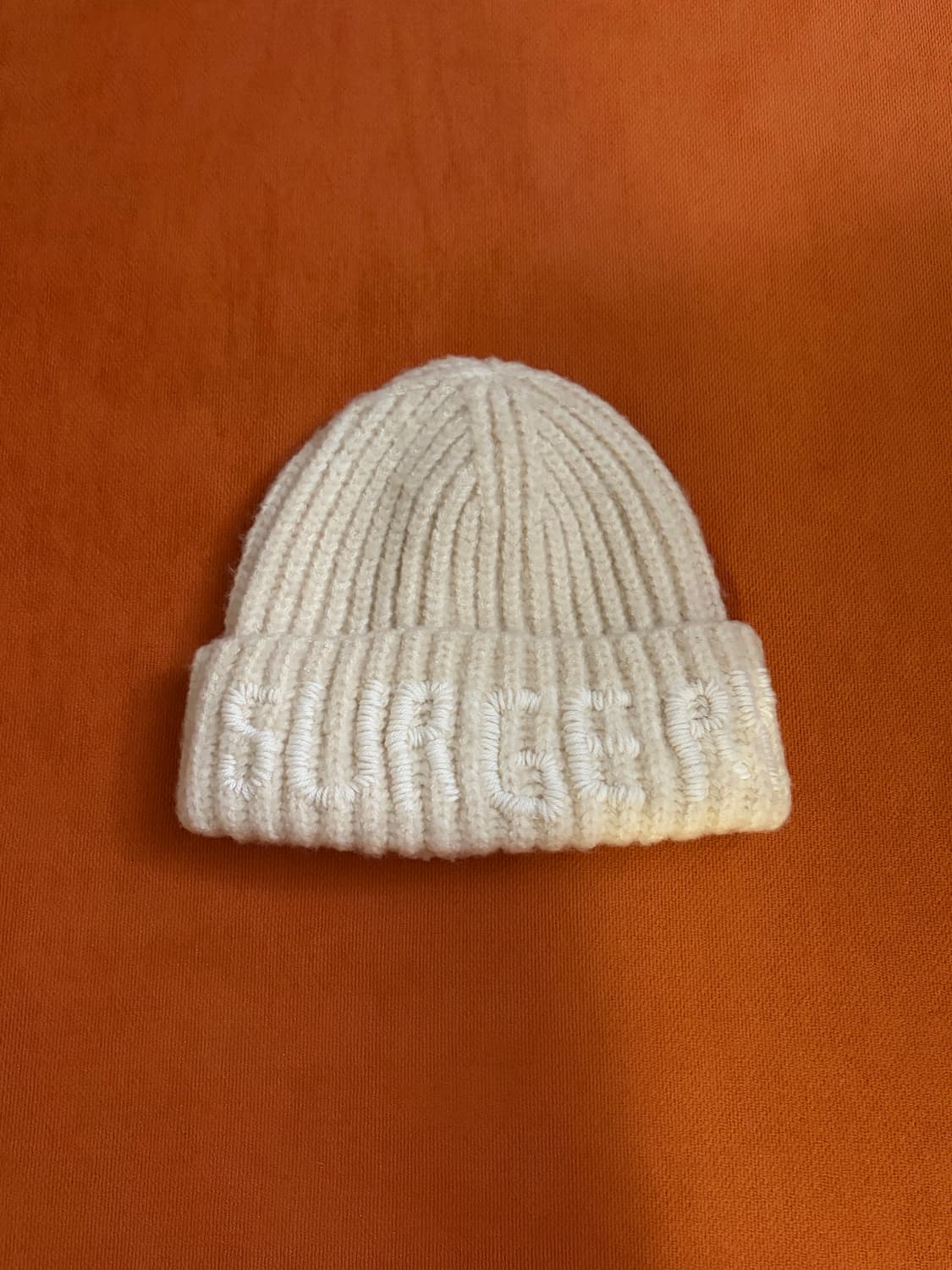 써저리 핸드 스티치 자수 로고 비니 아이보리 상품이미지2