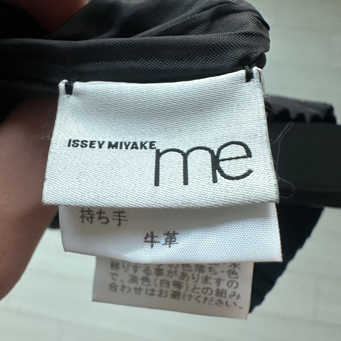 ISSEY MIYAKE me Pleated Drawstring Pouch 상품이미지5