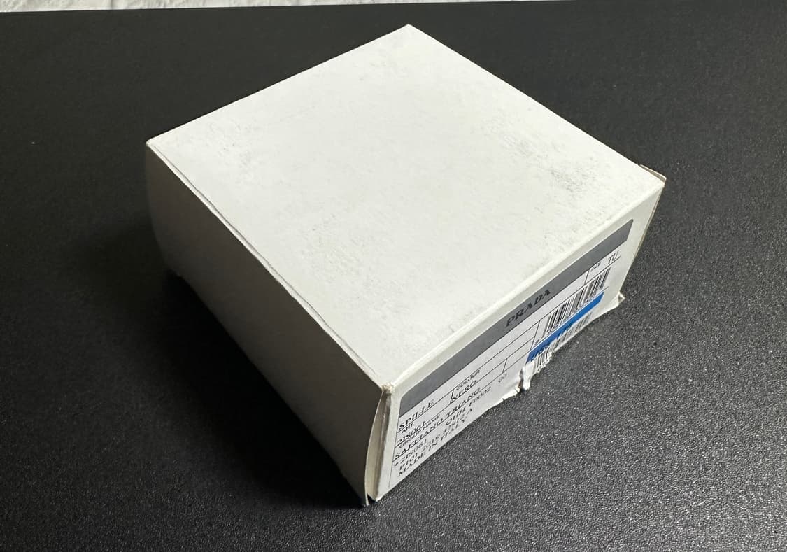 프라다 트라이앵글 사피아노 브로치 블랙 OS 상품이미지4