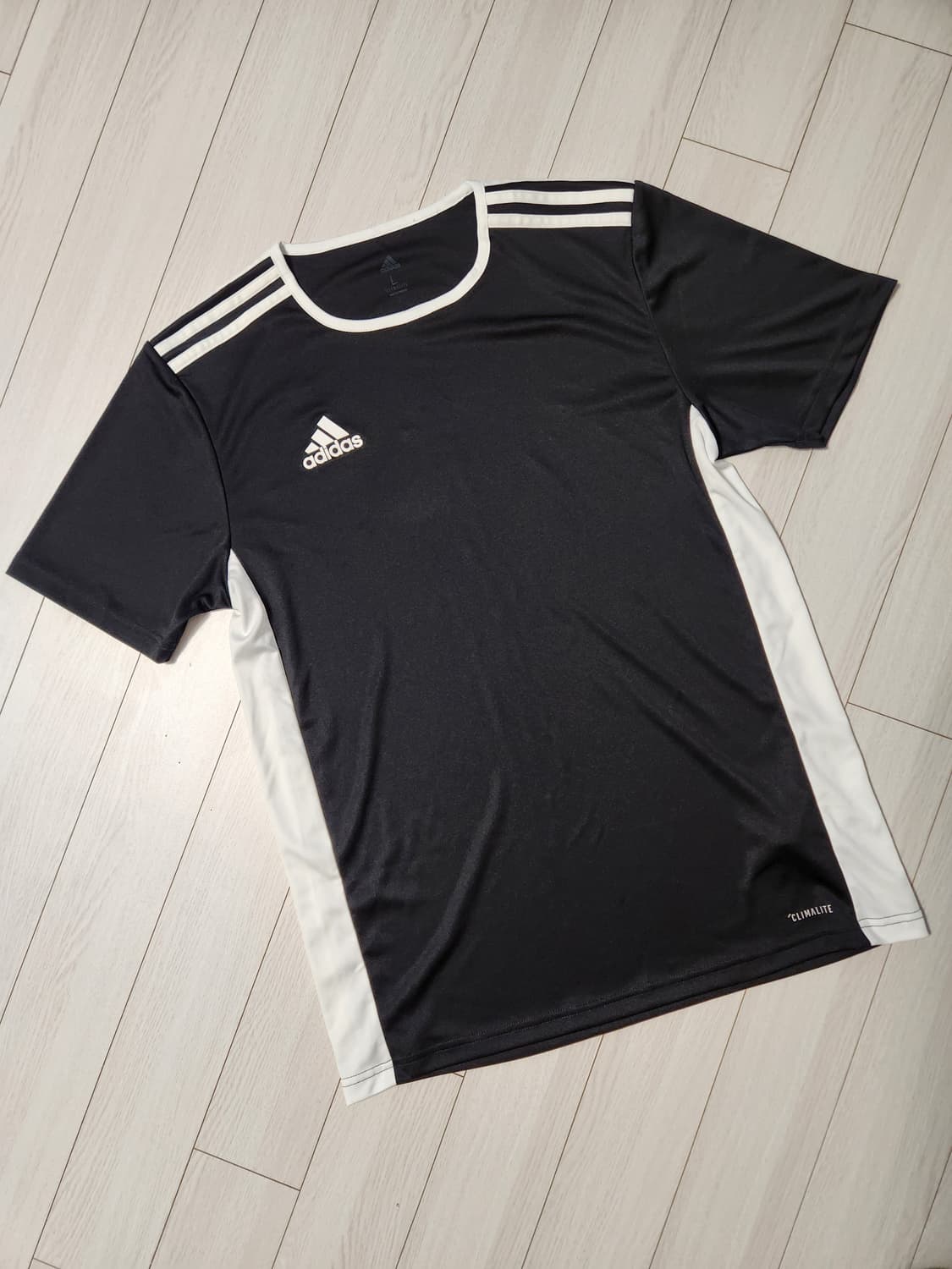 새상품급)아디다스 스포츠 반팔티 ENTRADA 18 JSY 사이즈100
 상품이미지1