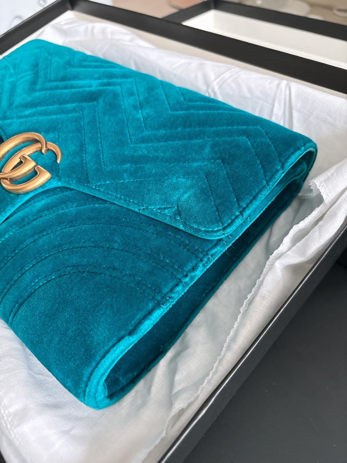 구찌 마몬트 마틀라쎄 벨벳 클러치 상품이미지3