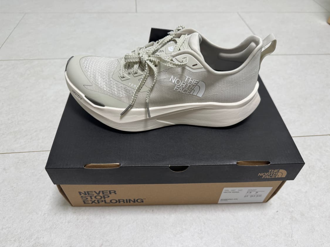 노스페이스 러닝화 VECTIV VERSA 새상품 255  상품이미지1