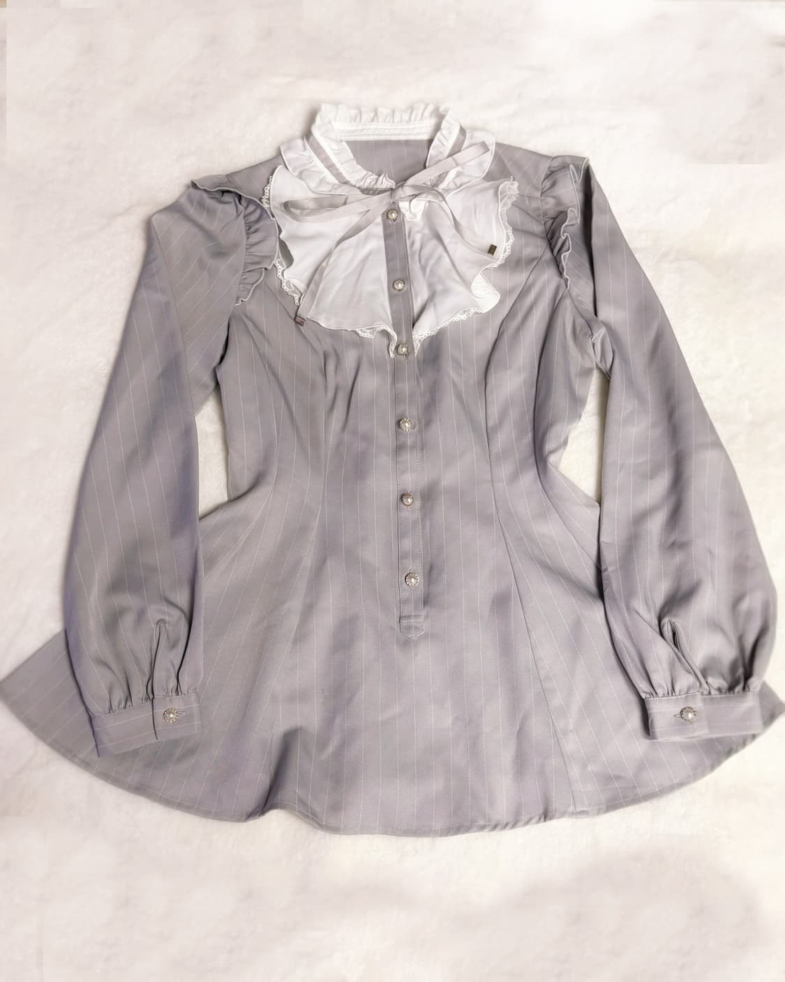 (이체시에눌) 시크릿허니 양산형 레이스 리본 진주 단추 포인트 블라우스 상품이미지1