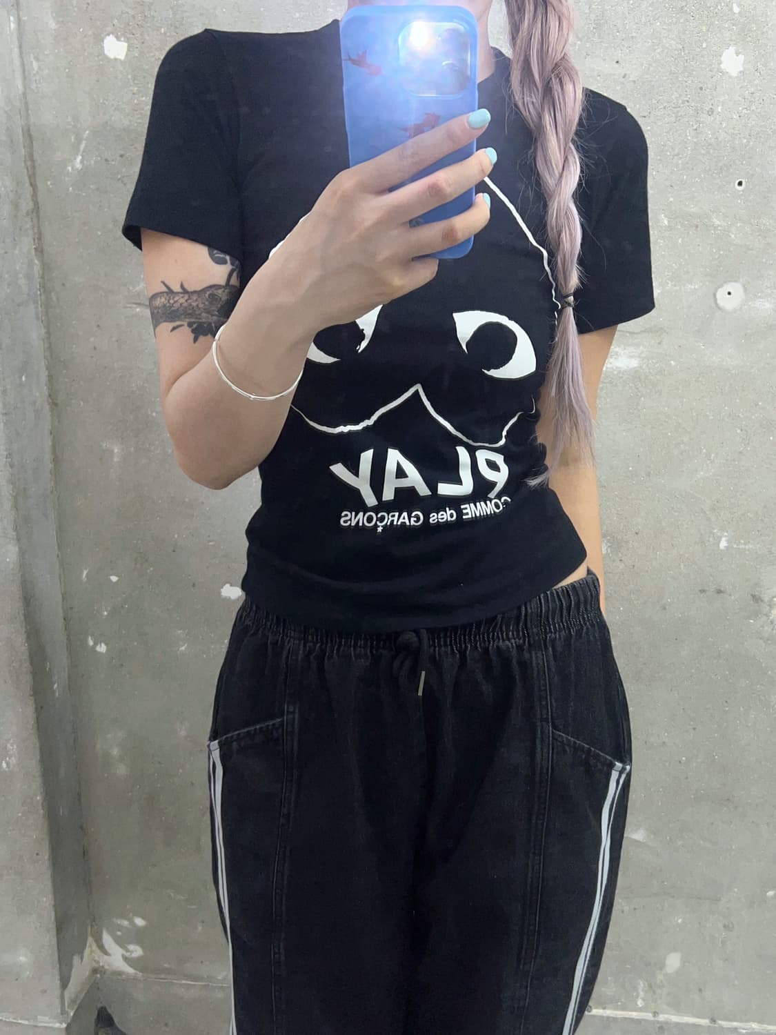 COMMEdesGARCONS 꼼데가르송 블랙 플레이 로고 티셔츠 상품이미지2