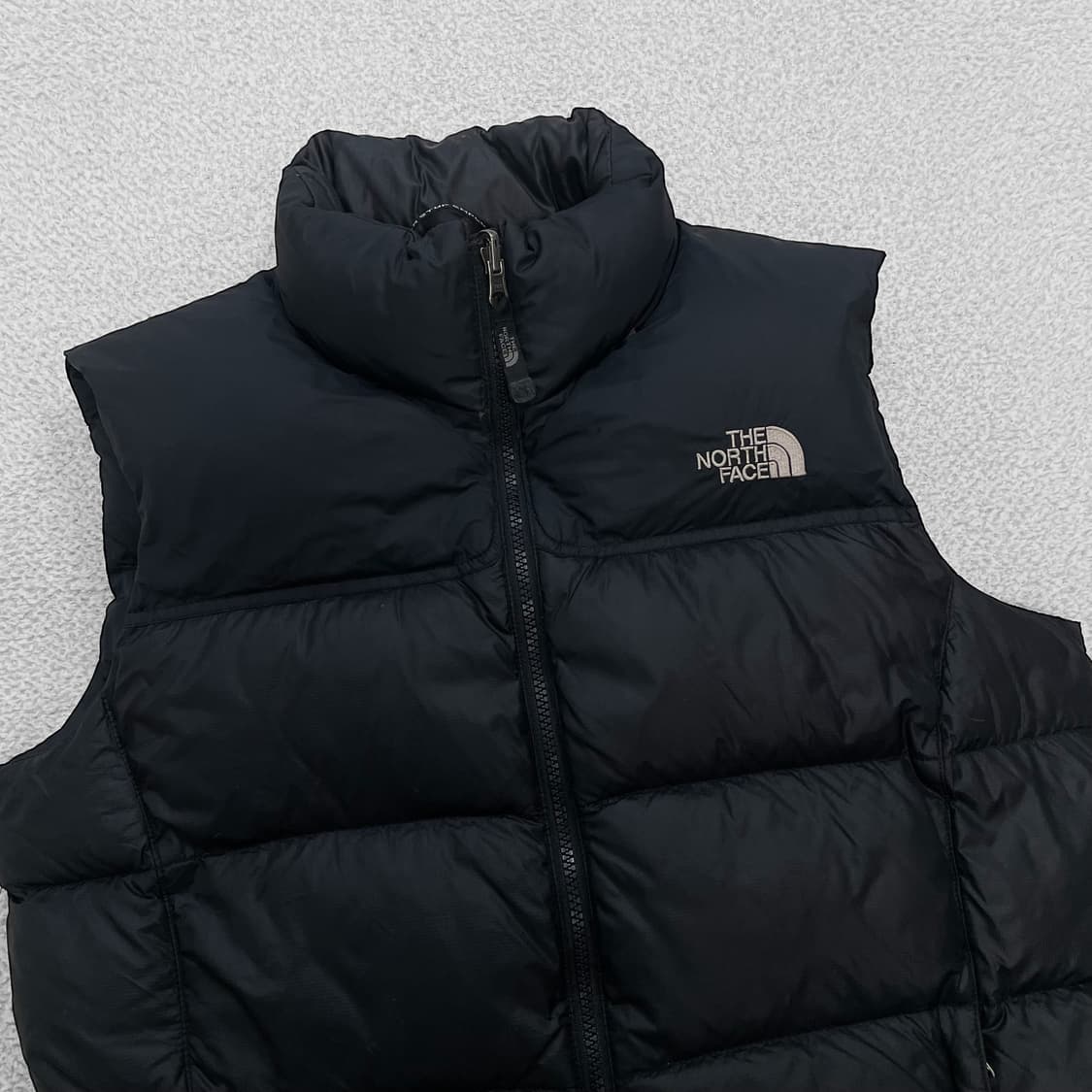 노스페이스 og 우먼스 700눕시 패딩 조끼 블랙 상품이미지2