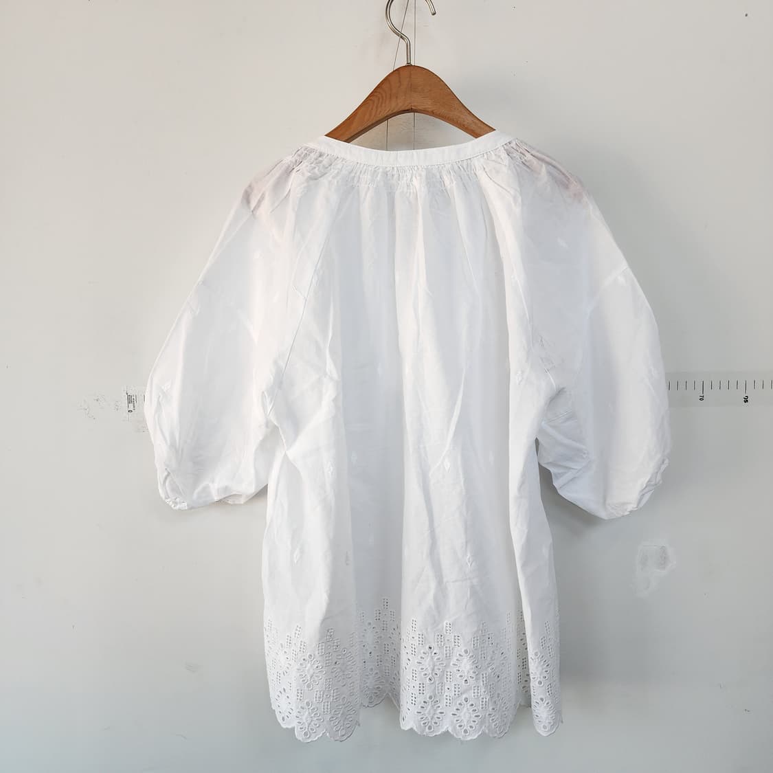 엣지 화이트 아일렛 블라우스 펀칭 레이스 상품이미지3