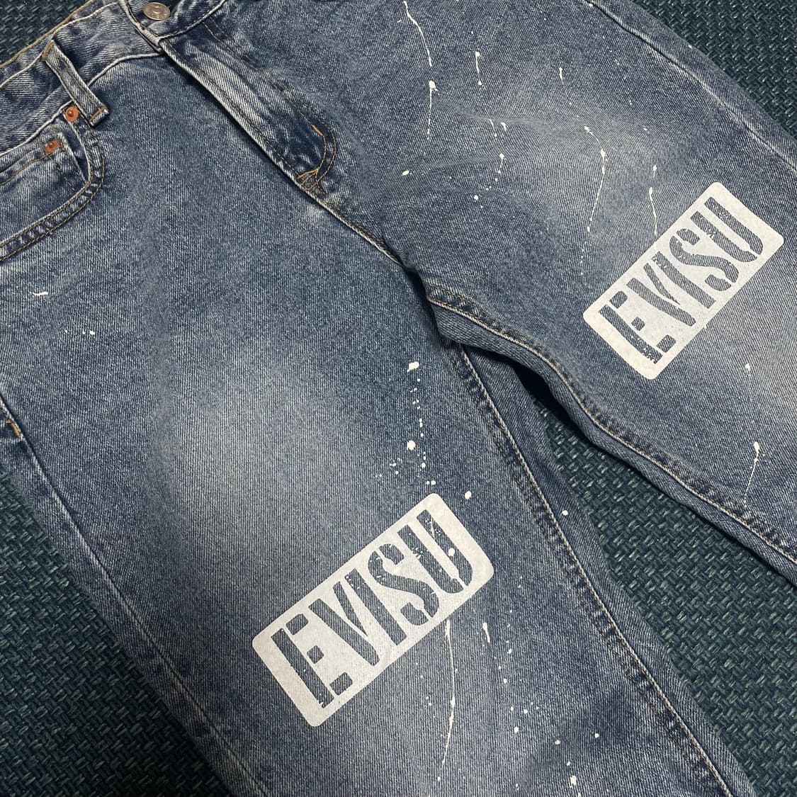 에비수 화이트페인팅 빅로고 데님 진 상품이미지1
