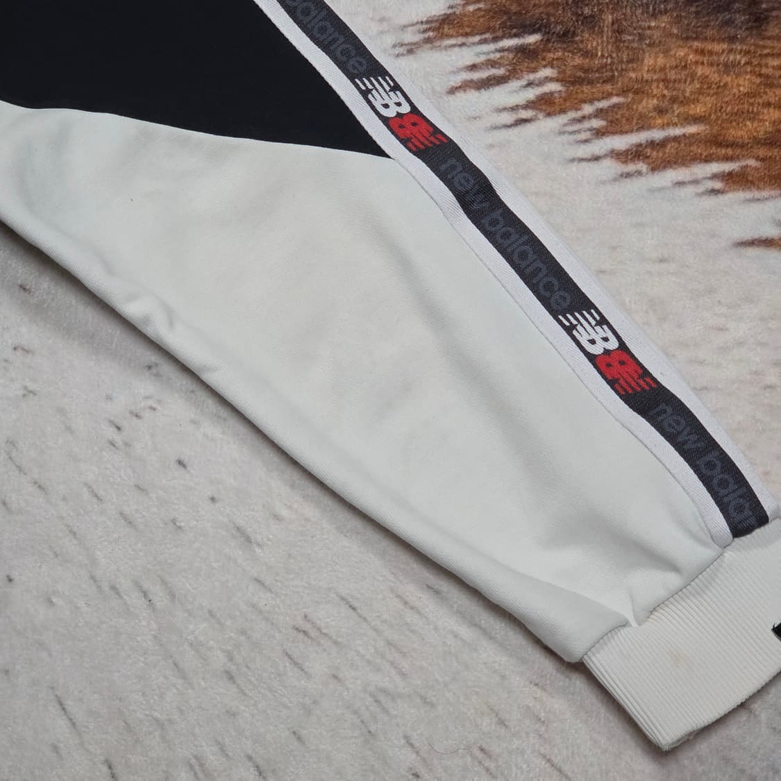 뉴발란스 사이드 배색 맨투맨 상품이미지5