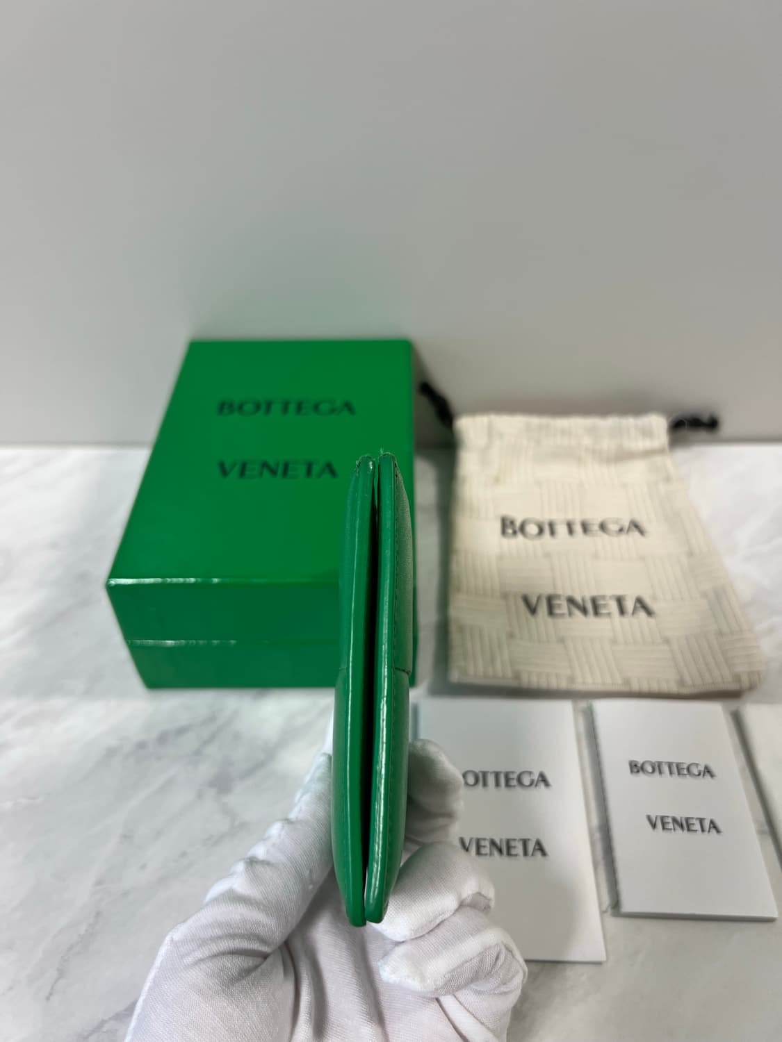 보테가베네타 슬림 폴더형 지갑 패러킷 상품이미지8