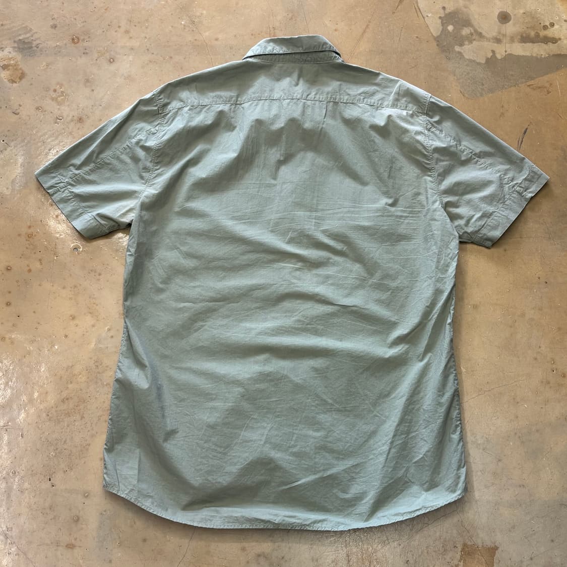 100 스톤아일랜드 카키 반팔셔츠 상품이미지3