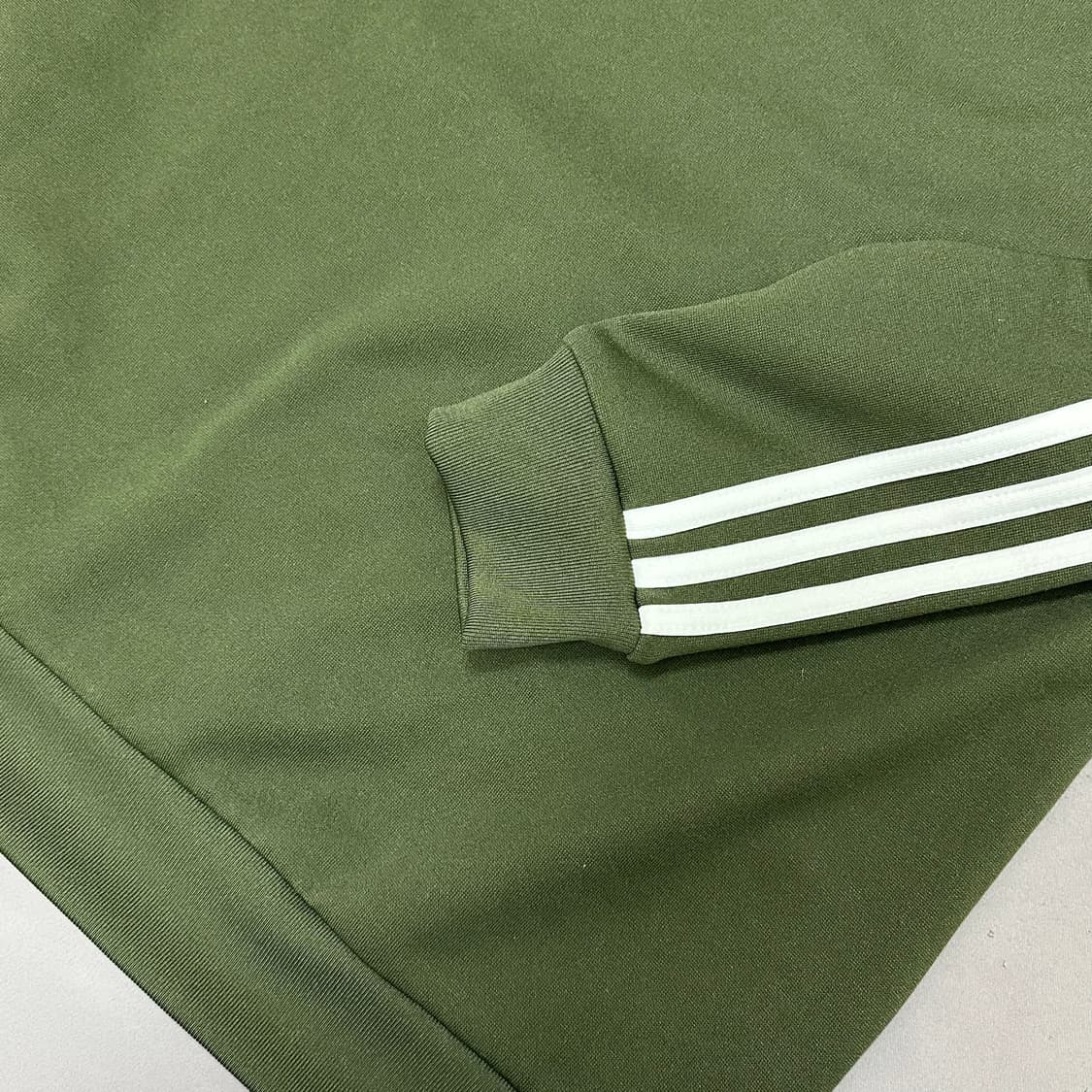 아디다스 슈퍼스타 삼선 카키 맨투맨 105 상품이미지6