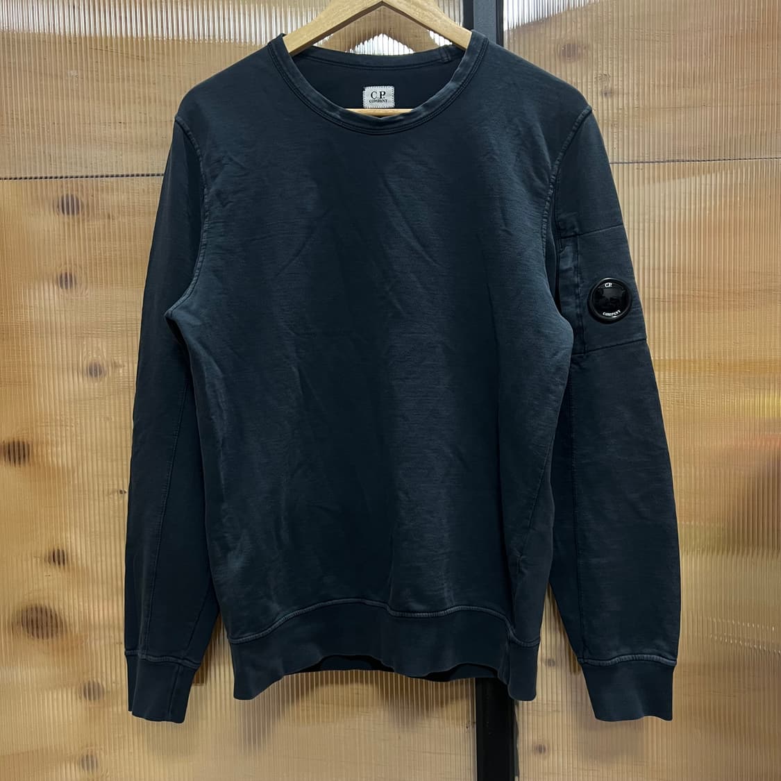 CP컴퍼니 네이비 맨투맨 상품이미지2