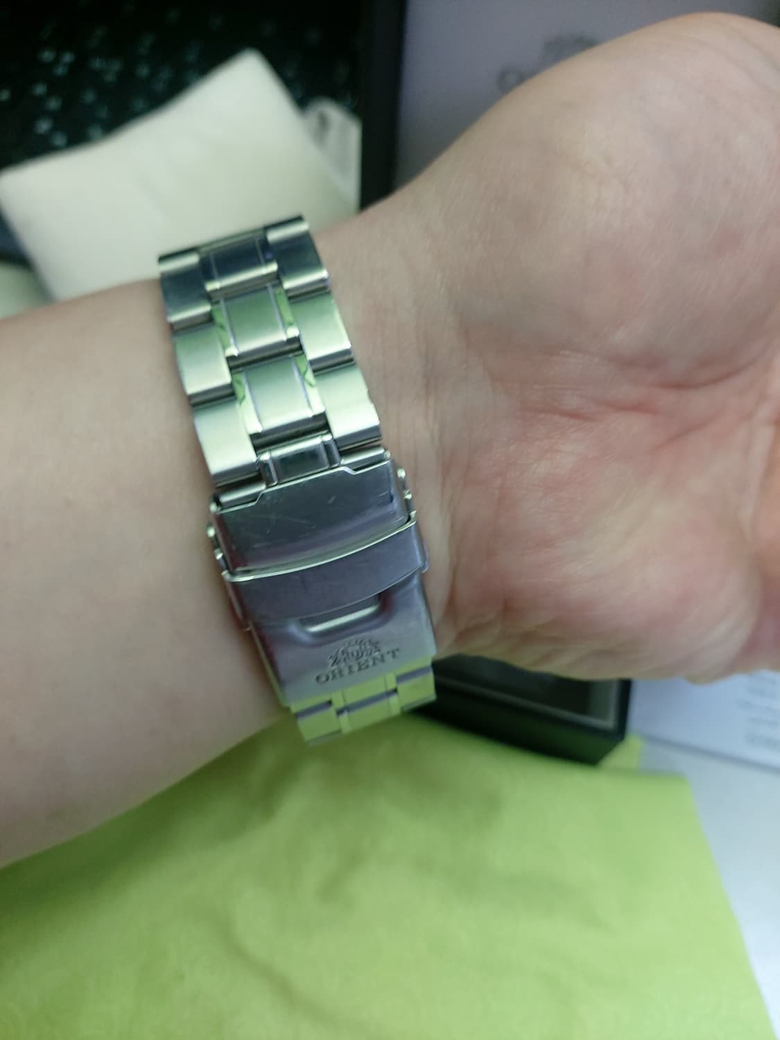 오리엔트 남성용 시계 블랙 색상입니다. 상품이미지5