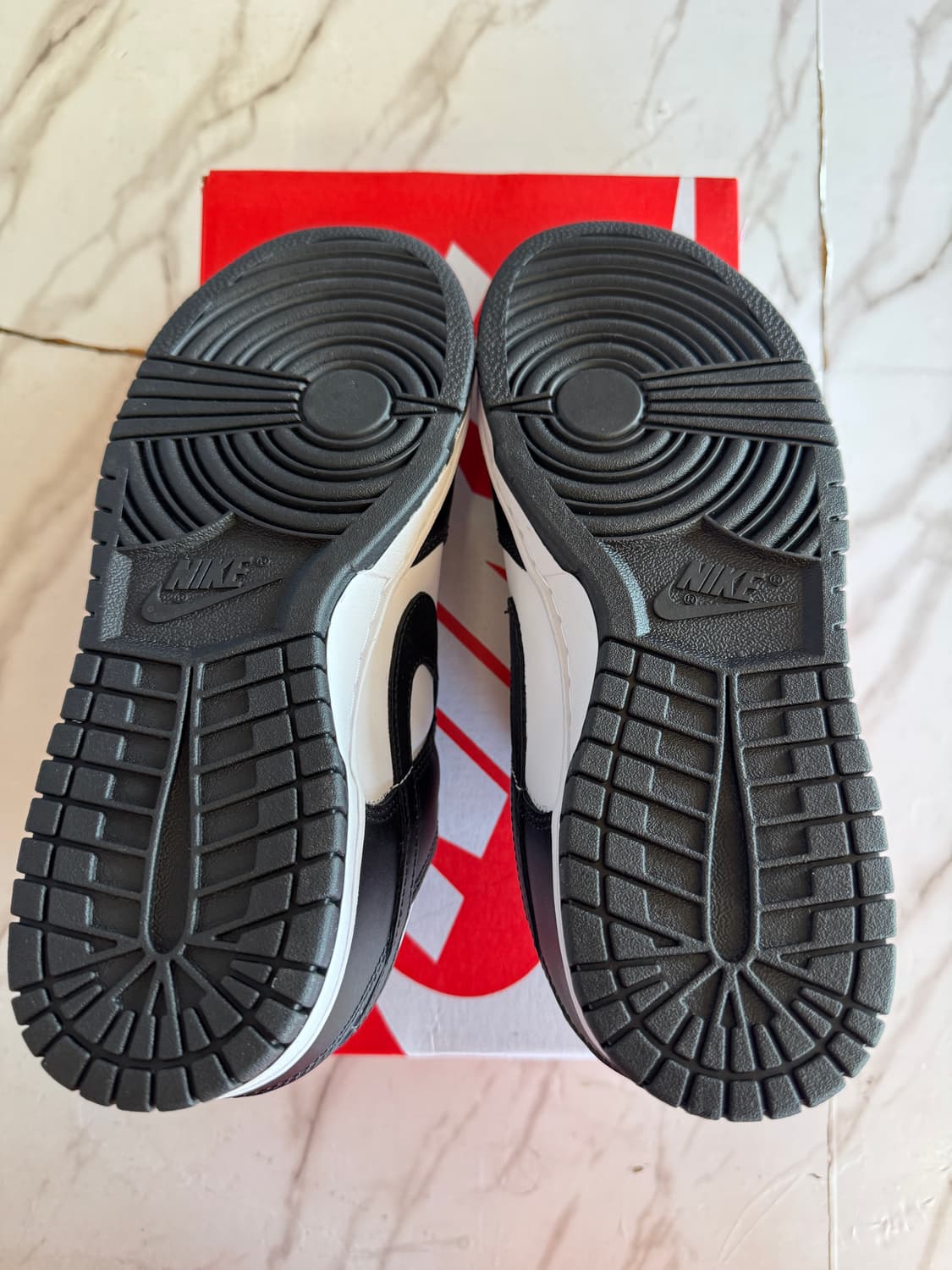나이키 덩크 로우 레트로 블랙(범고래) 265 팝니다 상품이미지4