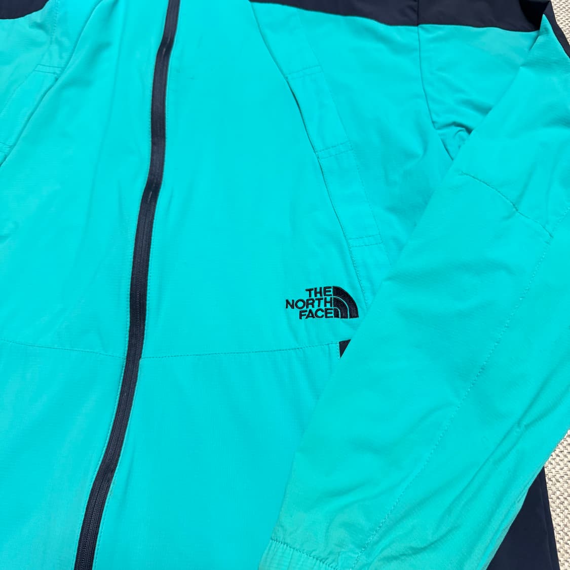 노스페이스 사이드로고 바람막이 자켓 상품이미지2