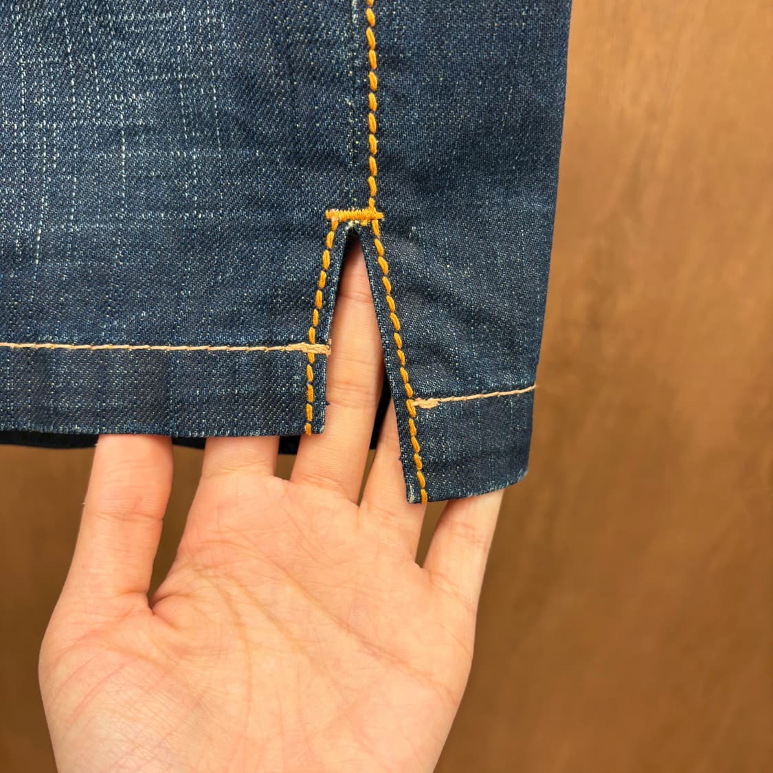 리바이스 데님 미니 스커트 더블 스티치 레드 탭 가죽 패치 디테일 진청 상품이미지6