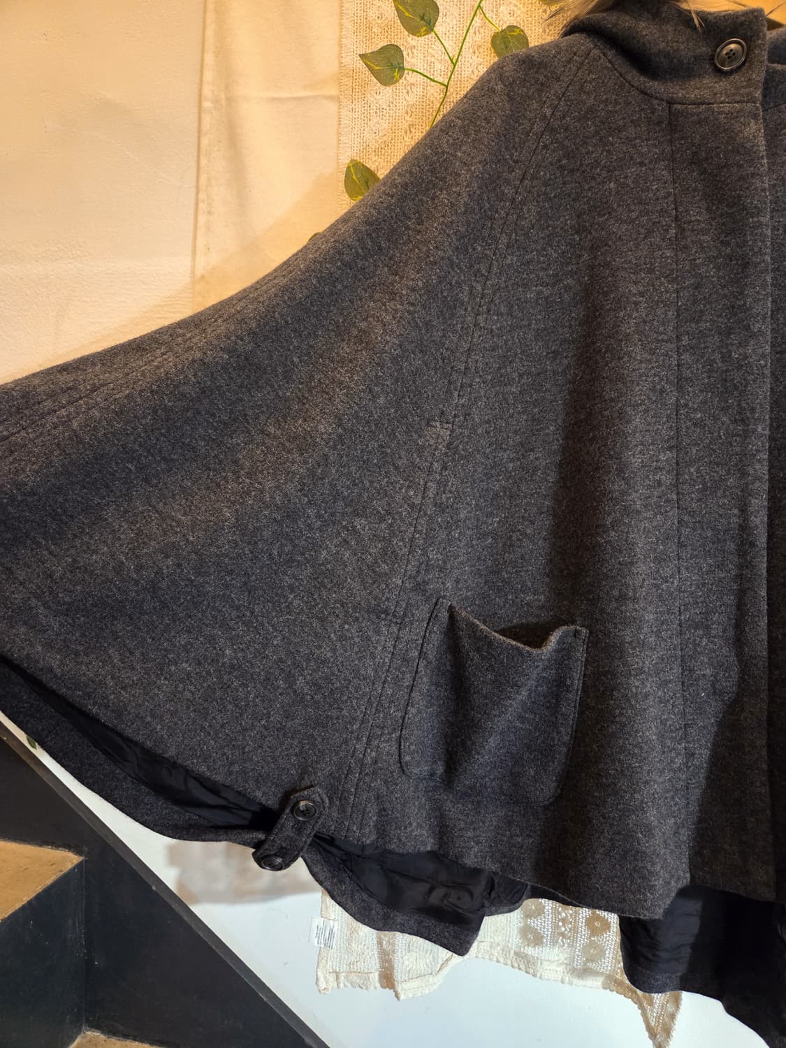 차콜 케이프 울 코트 상품이미지3