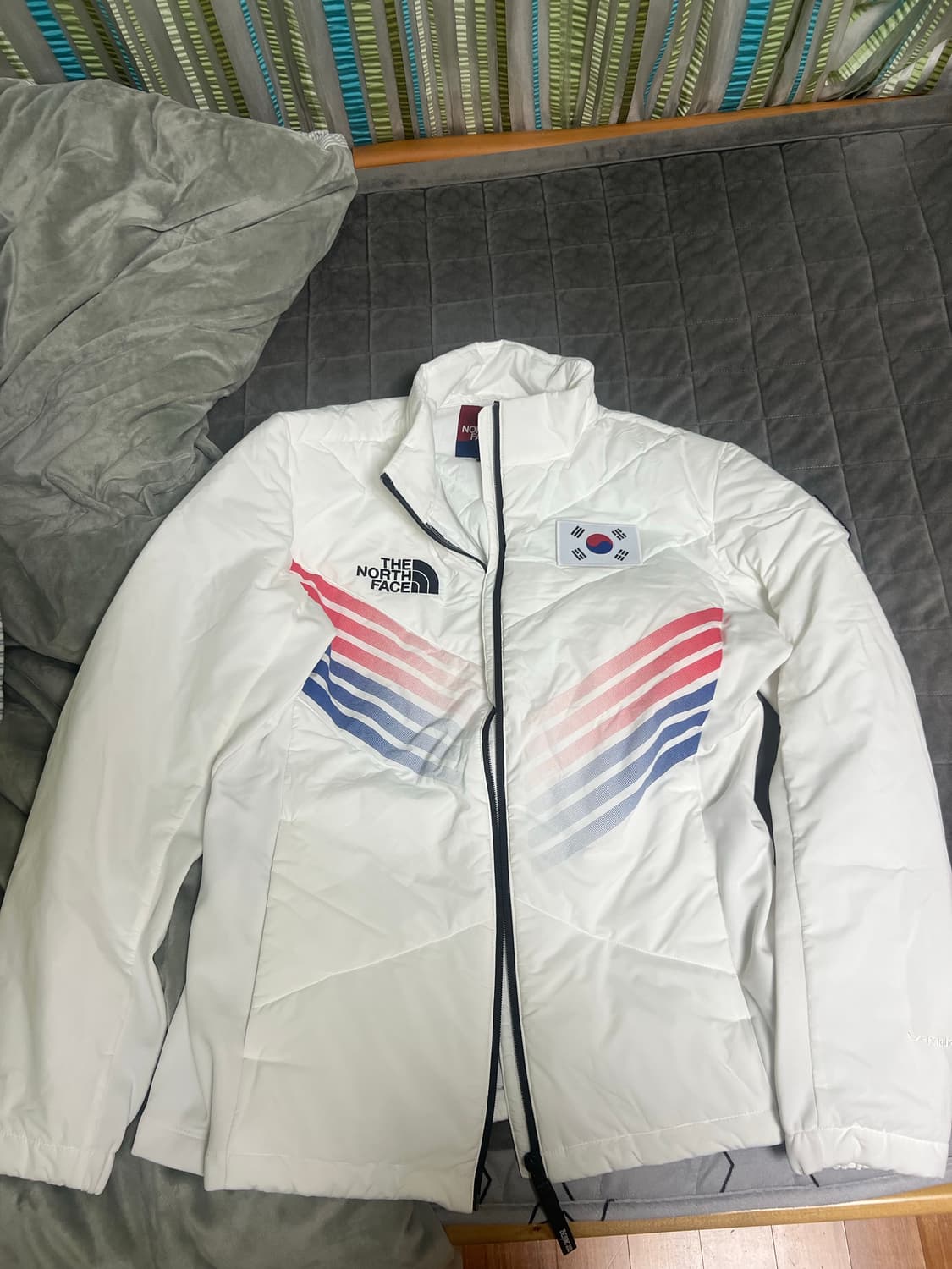 노스페이스 팀코리아 베이징올림픽 선수용 경량패딩 판매합니다 상품이미지1