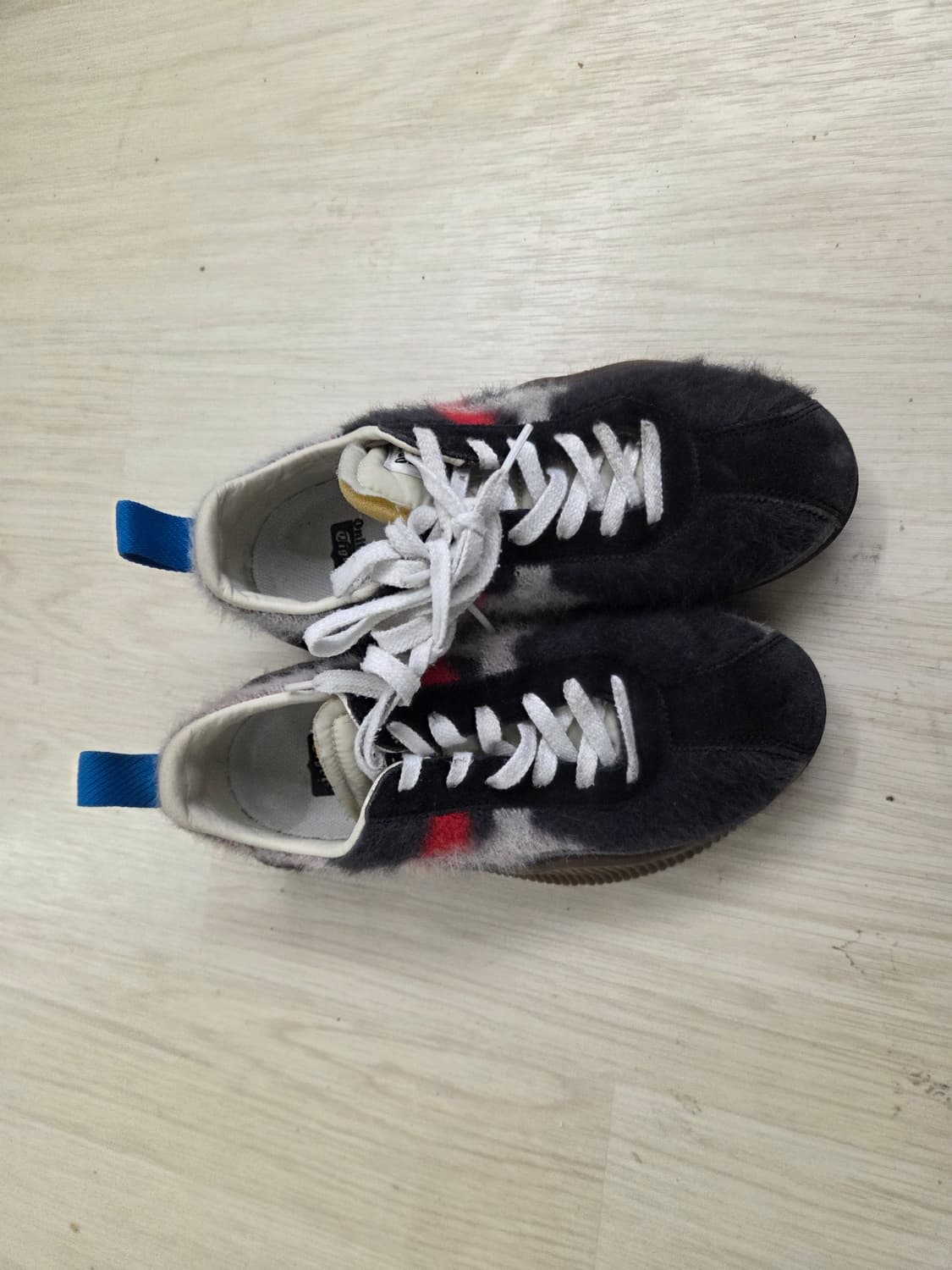 오니츠카타이거 털 스니커즈 235 상품이미지3