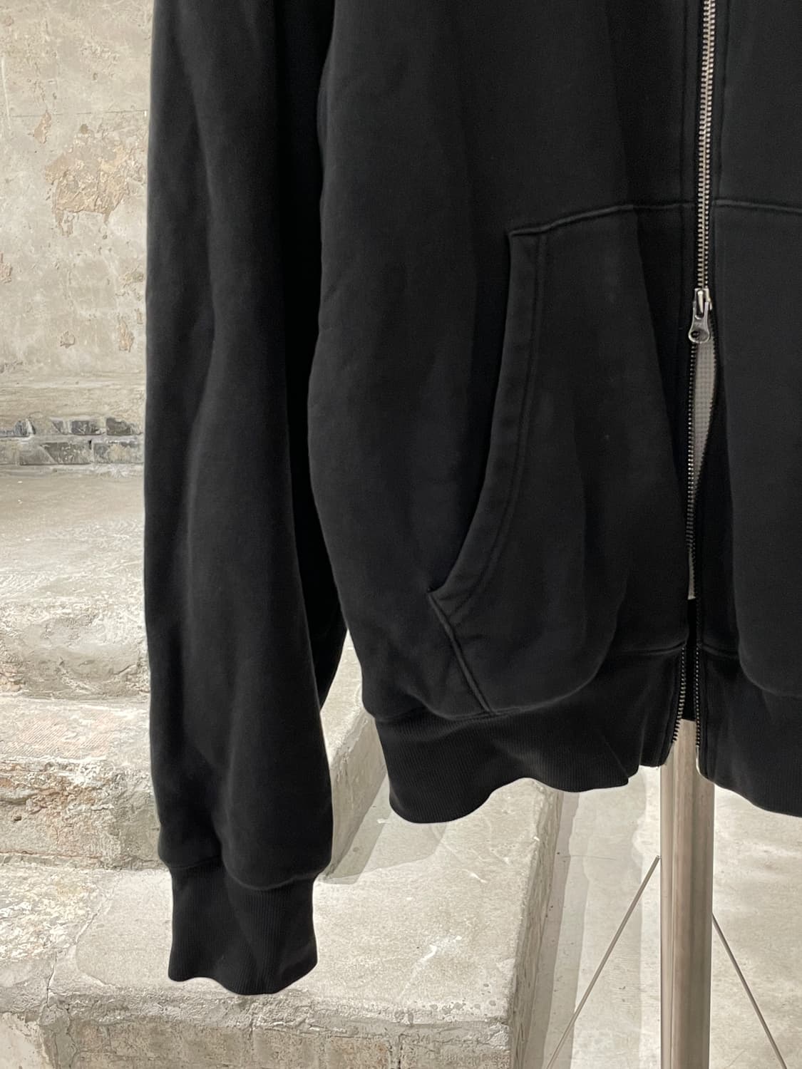 스투시 블랙 로고 투 웨이 후디 집업 상품이미지4