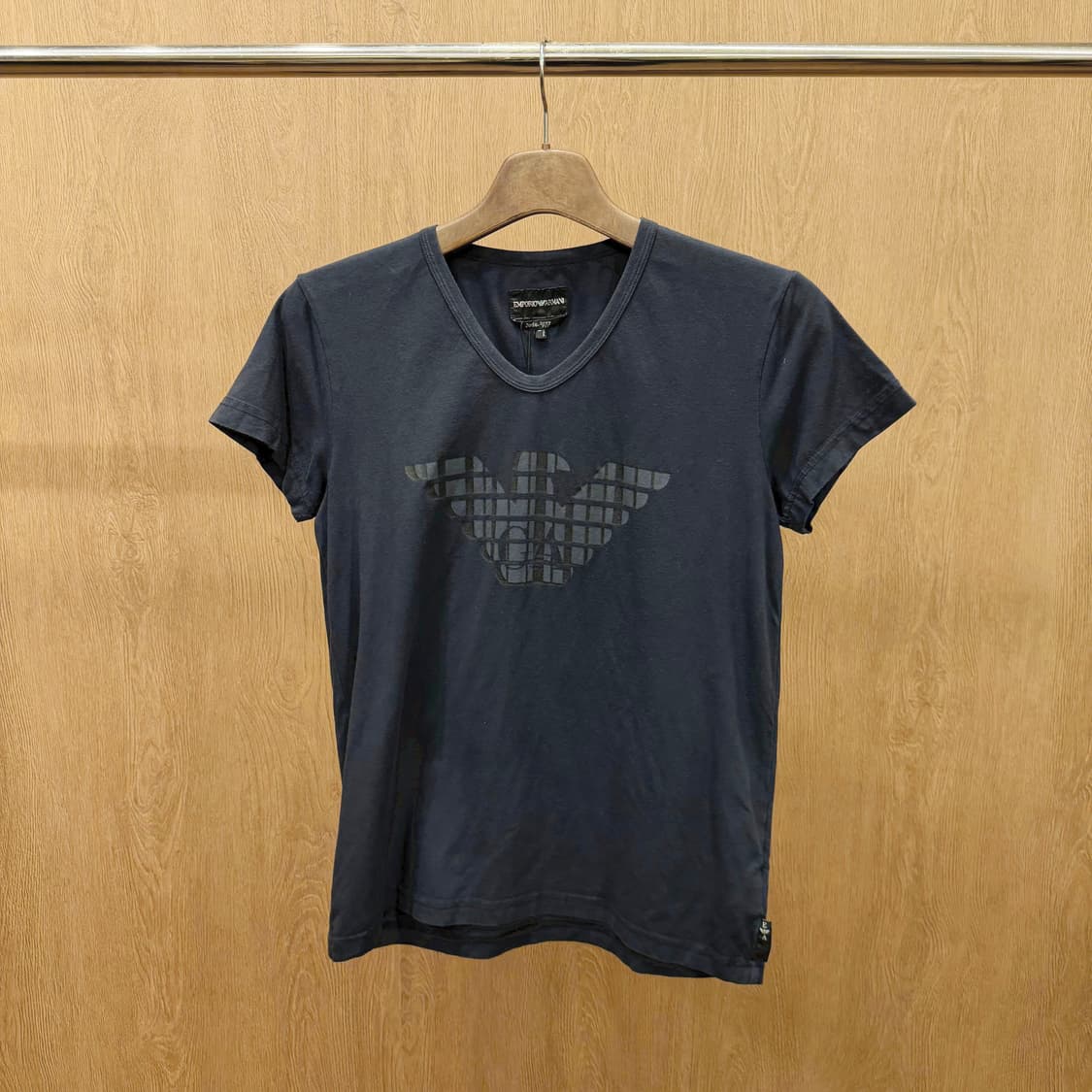 엠포리오 아르마니 라운드넥 반팔 티셔츠 로고 프린팅 디테일 슬림핏 네이비 상품이미지2