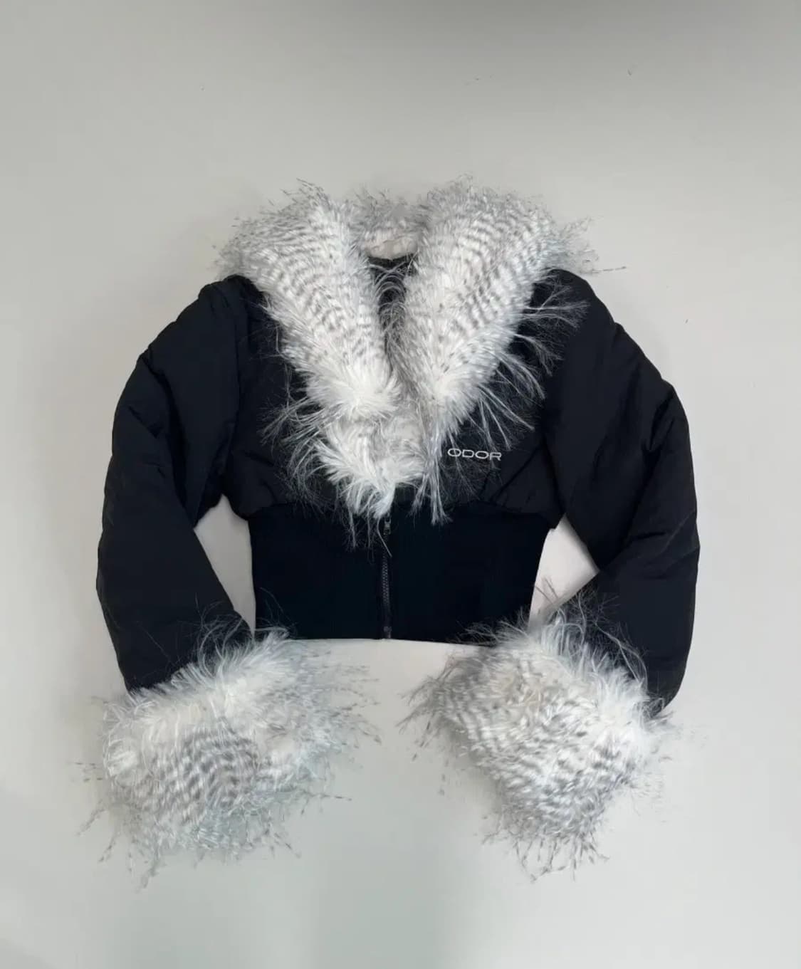 (새상품) 오도어 퍼 크롭 패딩 상품이미지1