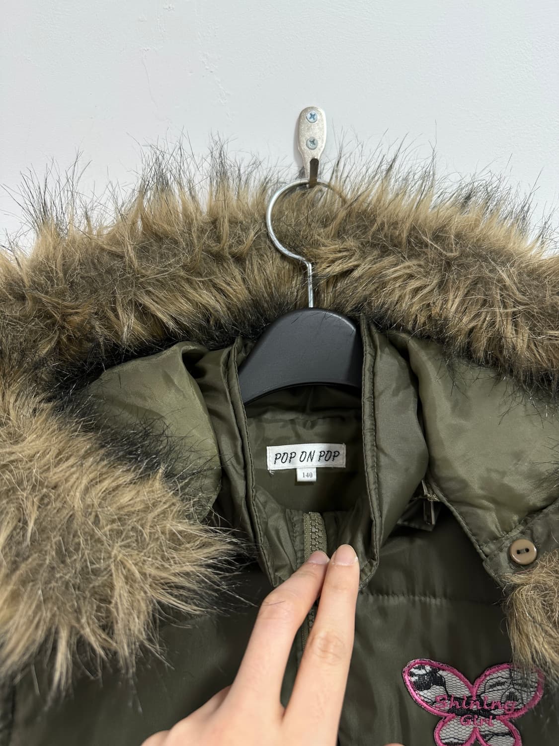 Butterfly patch fur vest 상품이미지4