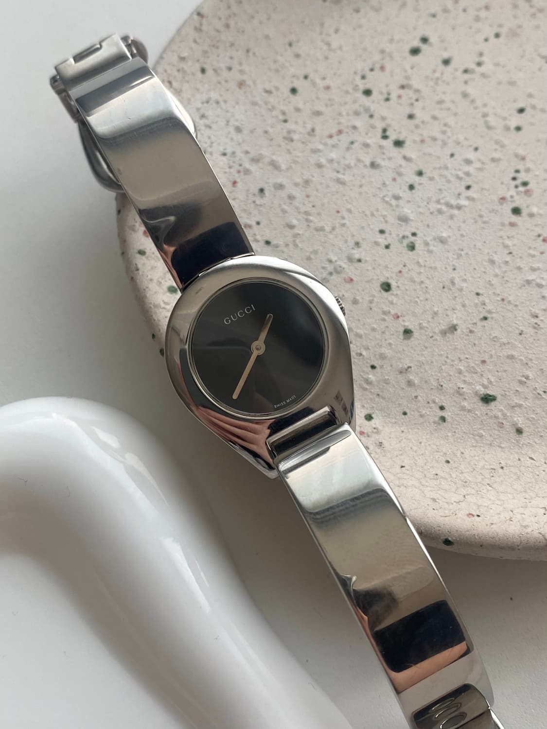 Gucci 구찌 블랙 다이얼 실버 뱅글 워치 상품이미지3