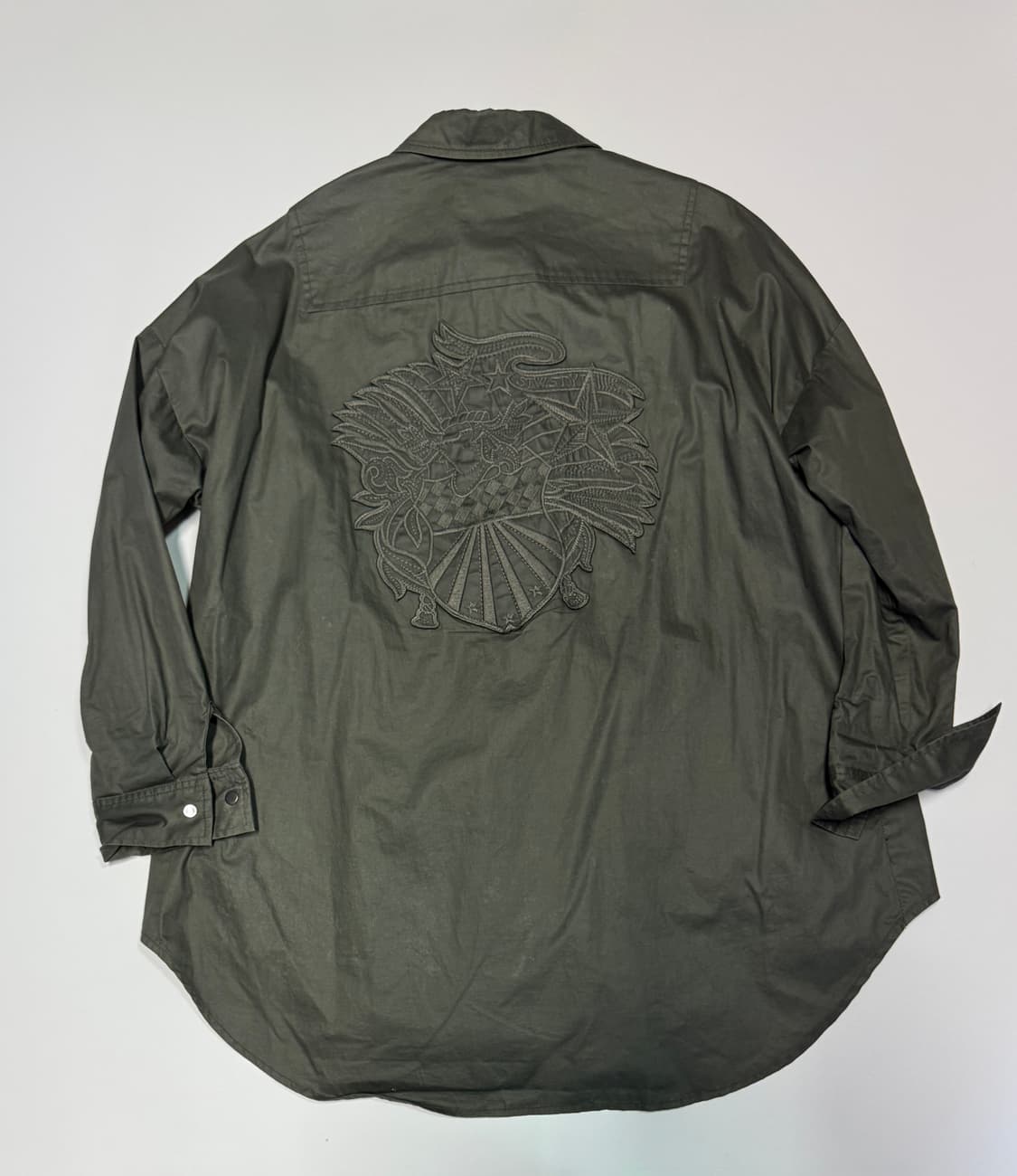 여성 손정완 SJWANI 뒷 프린팅 카키 셔츠 자켓 66 상품이미지1