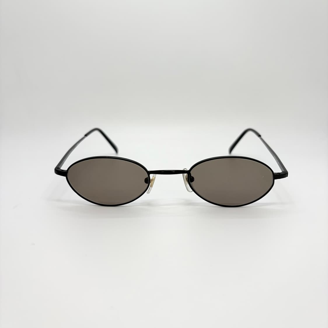 BCBG MAXAZRIA 블랙 오벌 메탈 선글라스 상품이미지3