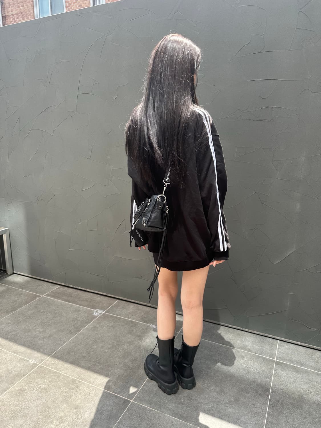 ❌거래중[A+ 정품] 발렌시아가 로고스트랩 시티 모터백 블랙 미니 상품이미지10