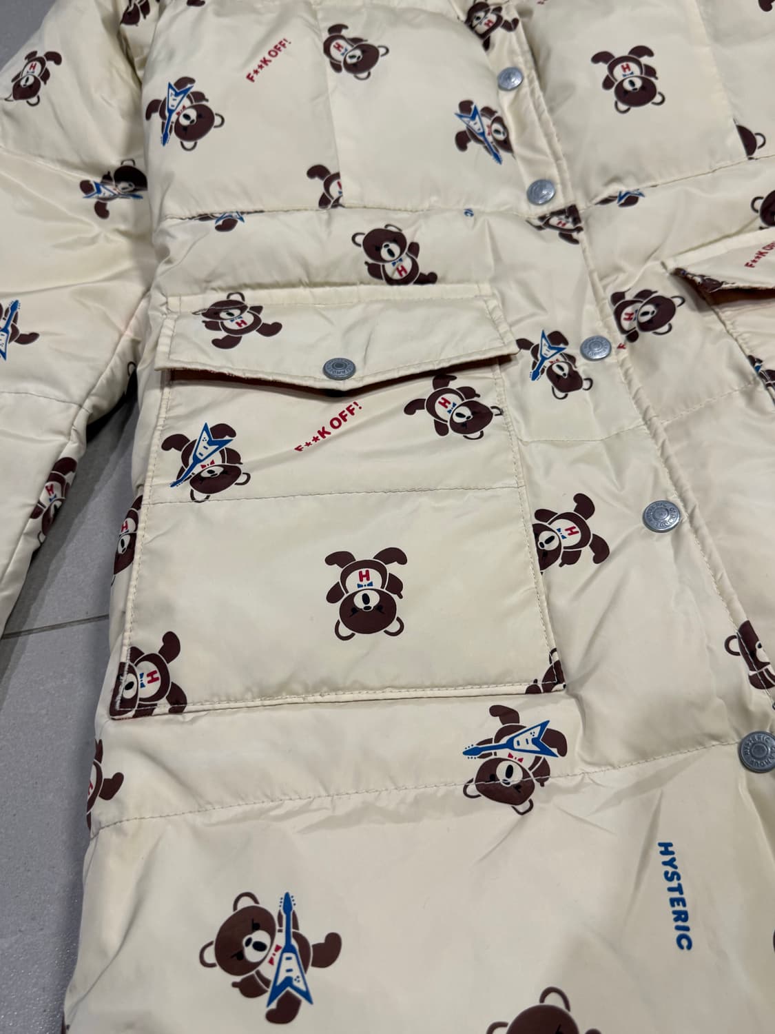 히스테릭 글래머 아카이브 퍽베어 패턴 오프화이트 색상 롱 패딩 자켓 상품이미지3