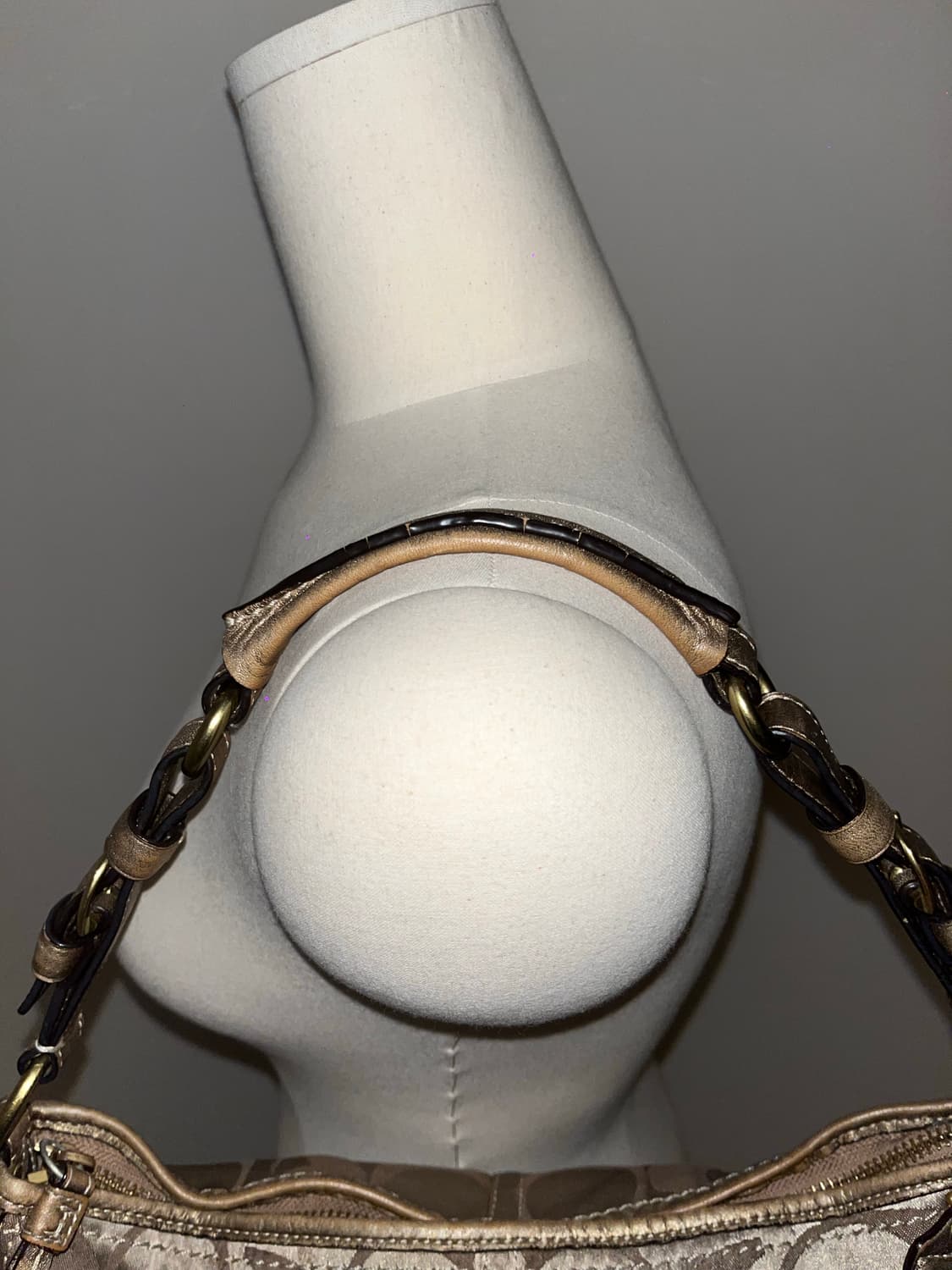 Coach Gold Half Moon Shoulder Bag 상품이미지7