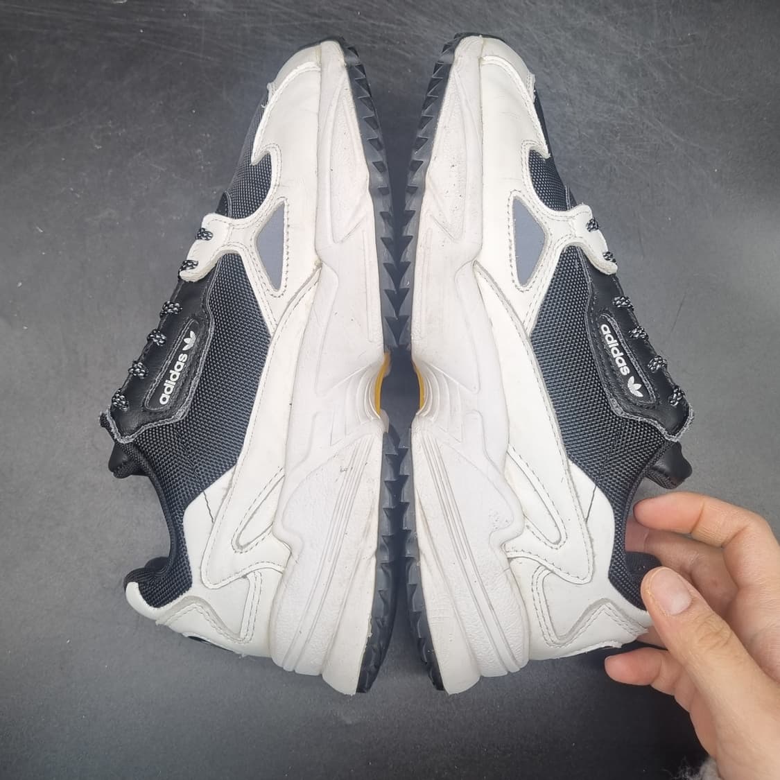 아디다스 팔콘 여성 운동화235 상품이미지5