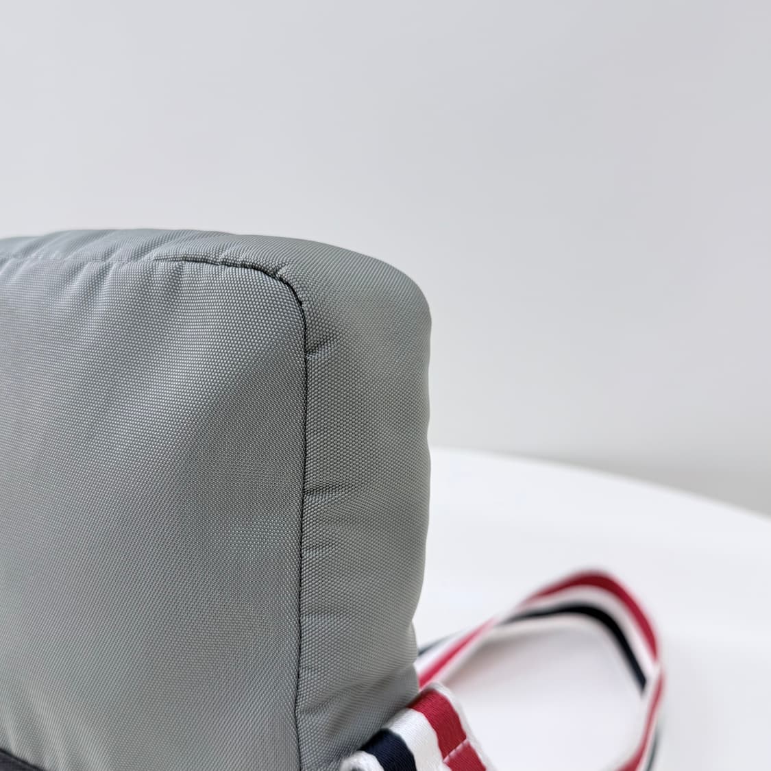 [A급/OS] 톰브라운 나일론 앤 인터락 사선 아플리케 크로스백 상품이미지5