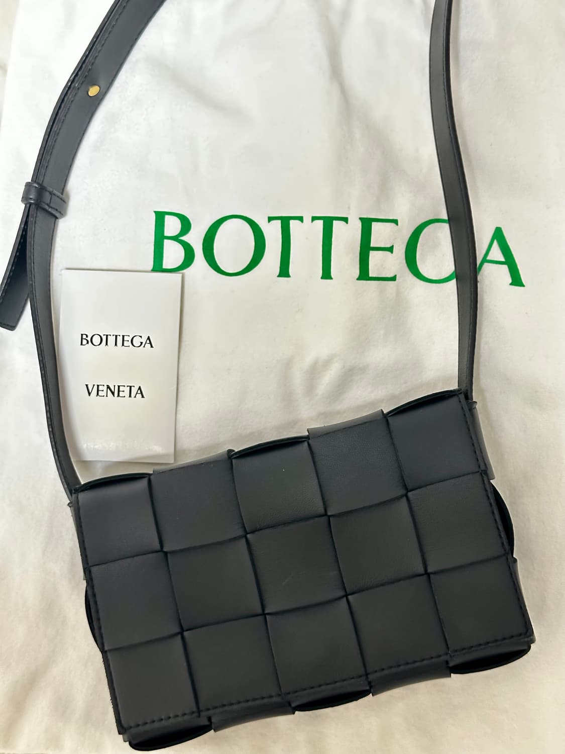 보테가베네타 카세트백 스몰 블랙 판매합니다 상품이미지1