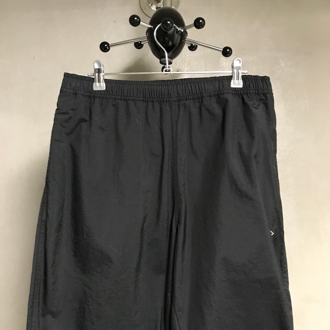 단톤 나일론 팬츠 블랙 - 상품이미지2