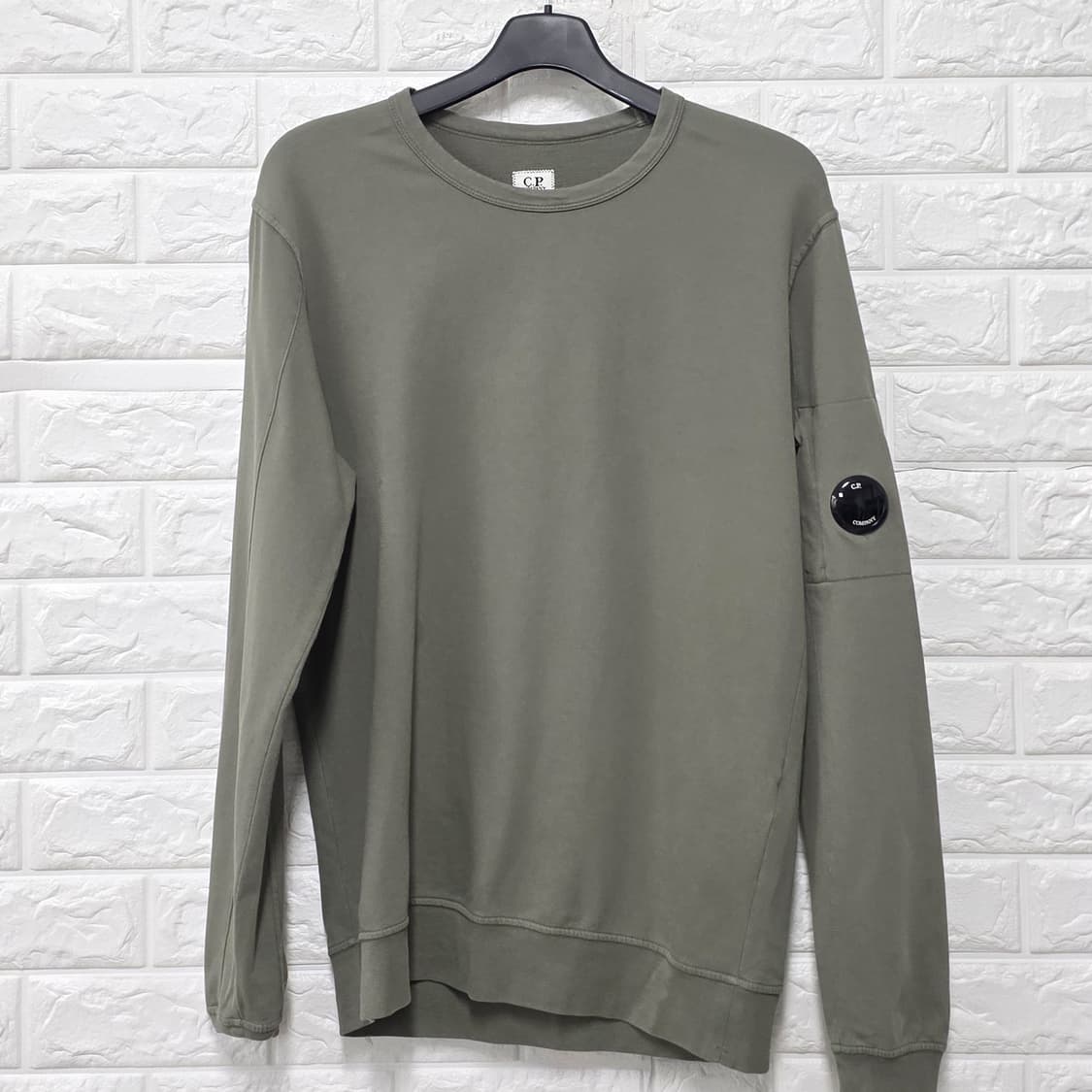 택포// CP컴퍼니 맨투맨 카키 렌즈 와펜 L ejd 상품이미지1