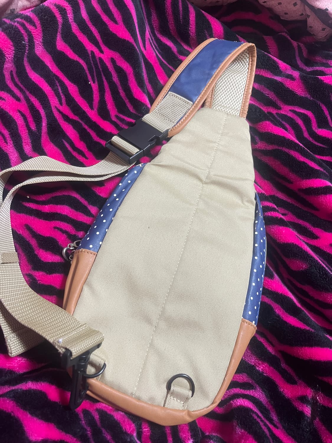 핀터가방 딸기초코 리본 크로스백 바디백 가방 라떼갸루 상품이미지2