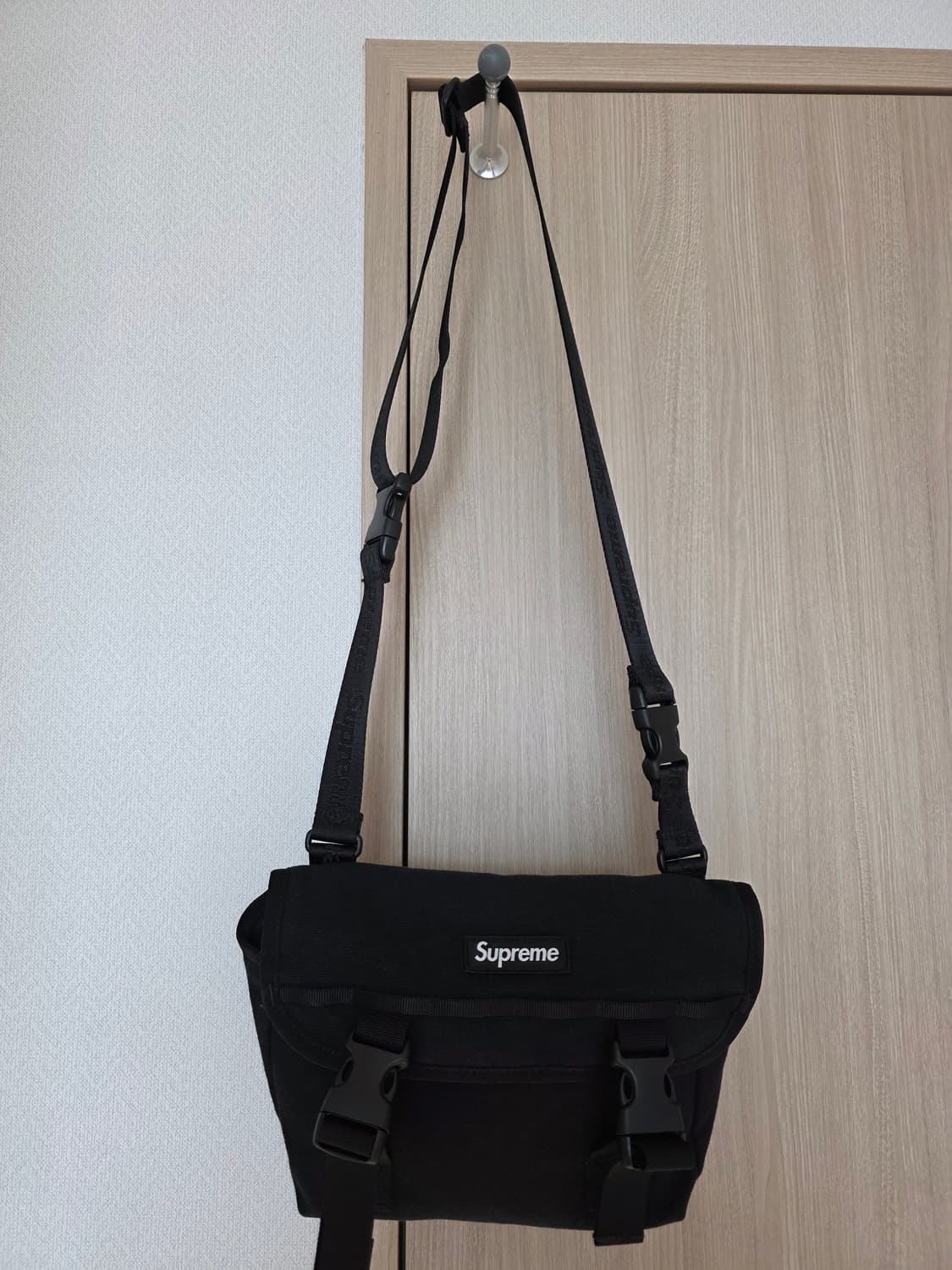 슈프림 미니 메신저백 25SS 블랙 상품이미지1