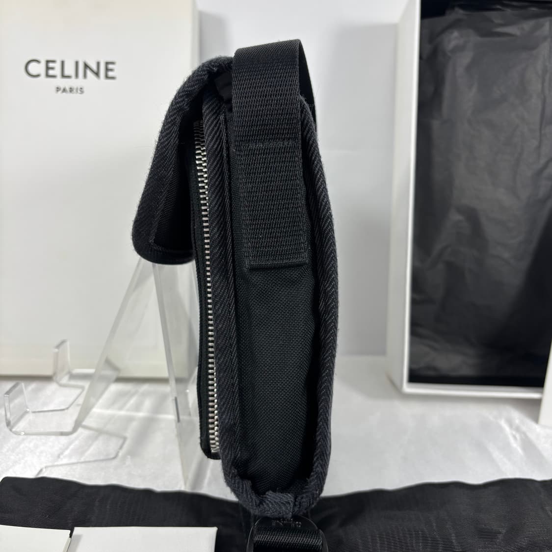 (정품)셀린느 나일론 트레킹 플랩 파우치 폰 크로스백 상품이미지5