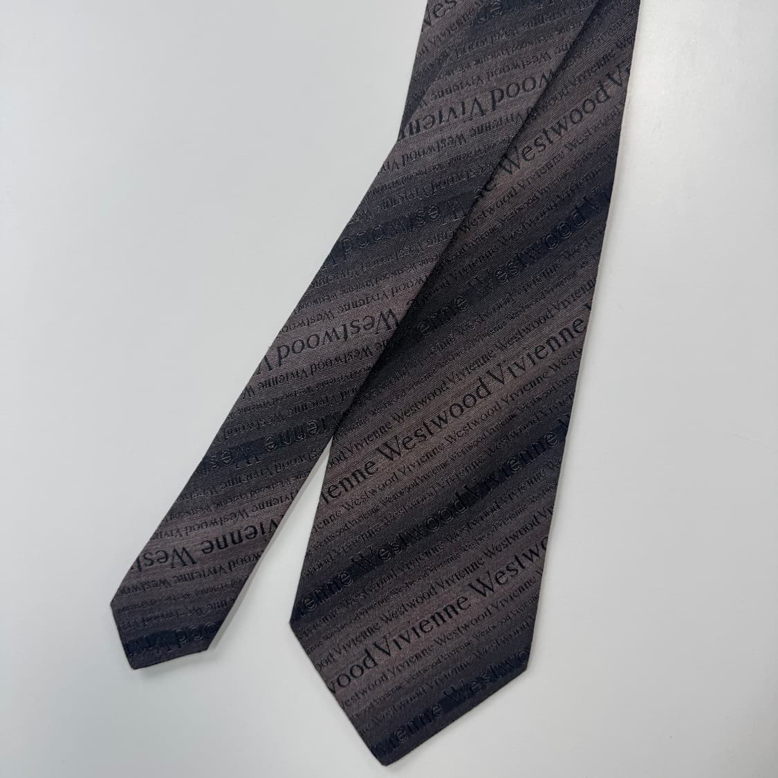 비비안웨스트우드 정품 명품 영문 모노그램 넥타이(Vivienne) 상품이미지3